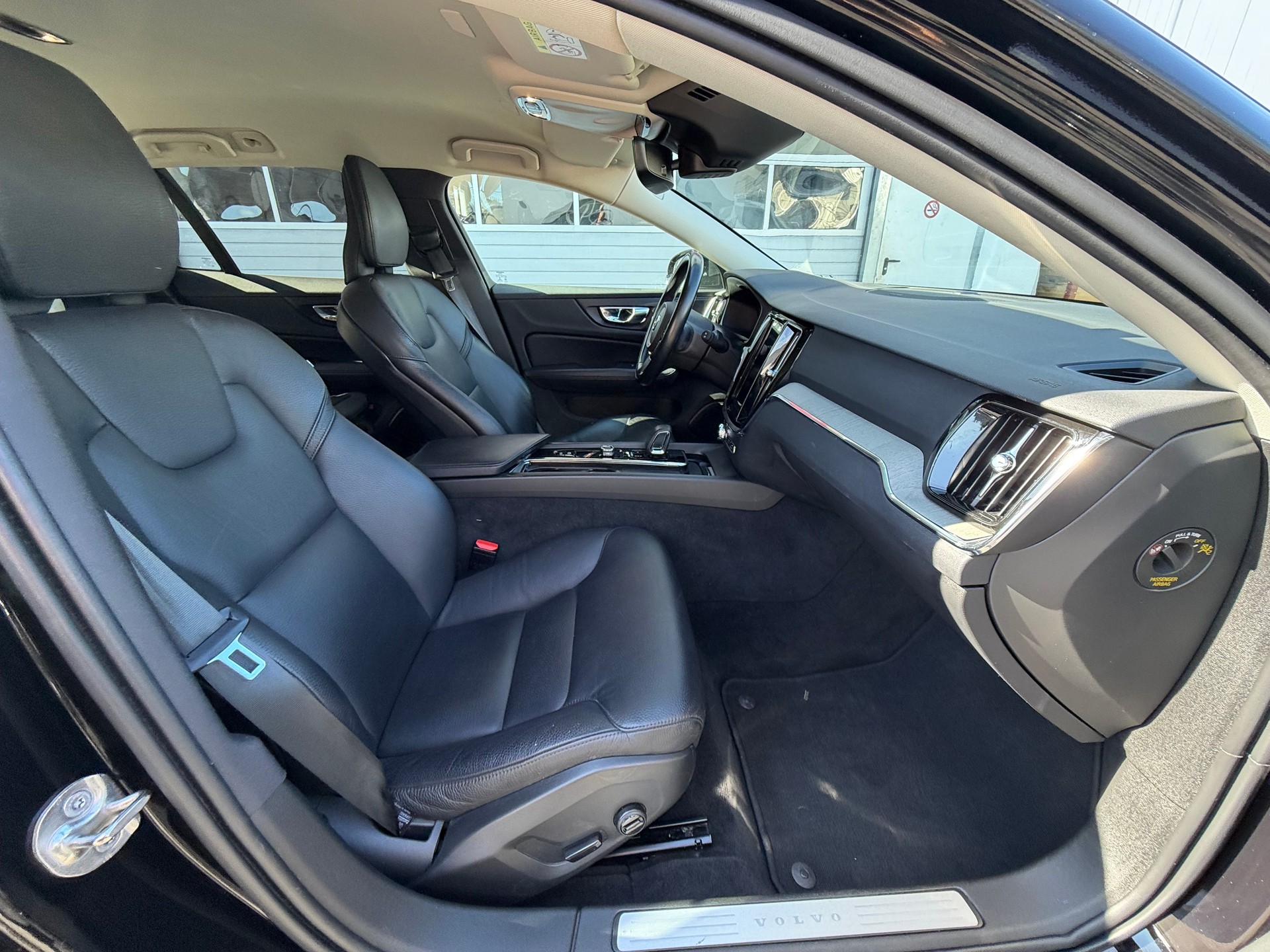 VOLVO V60 Cross Country B4 Diesel Mild Hybrid AWD Geartronic-image-9