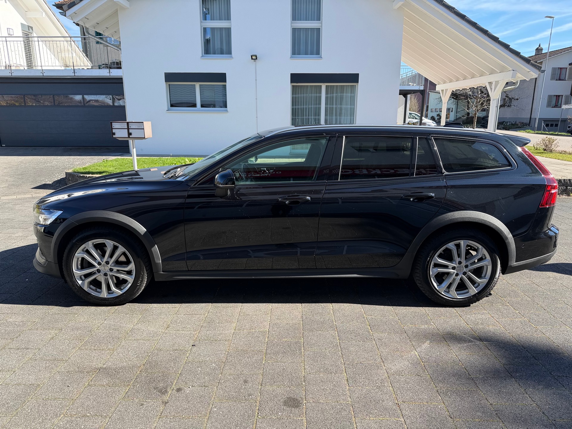 VOLVO V60 Cross Country B4 Diesel Mild Hybrid AWD Geartronic-image-3