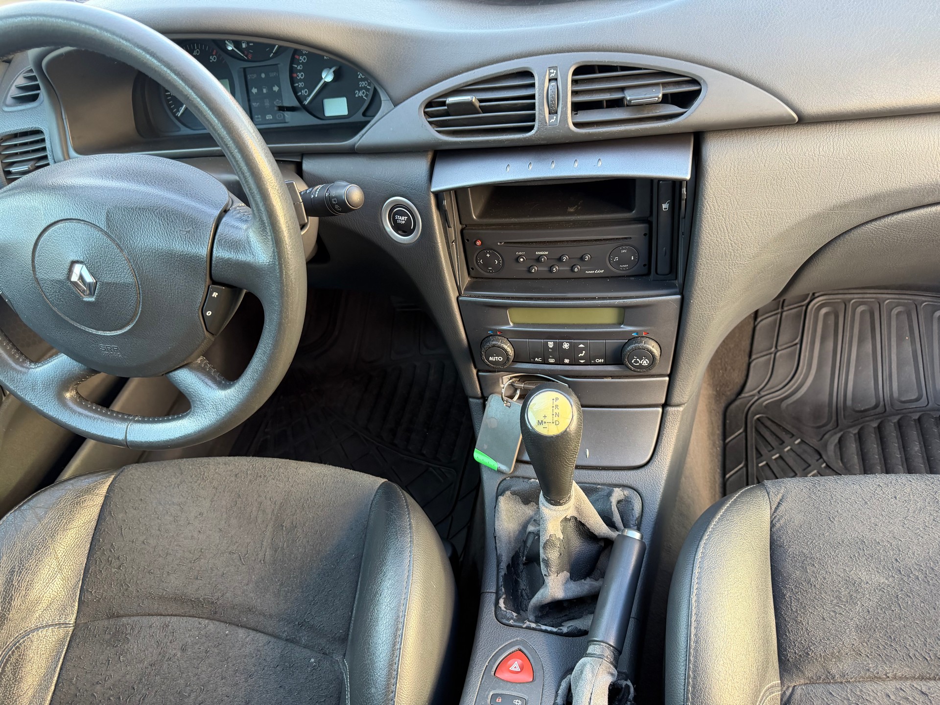 RENAULT Laguna Grandtour 2.2 dCi Dynamique-image-13