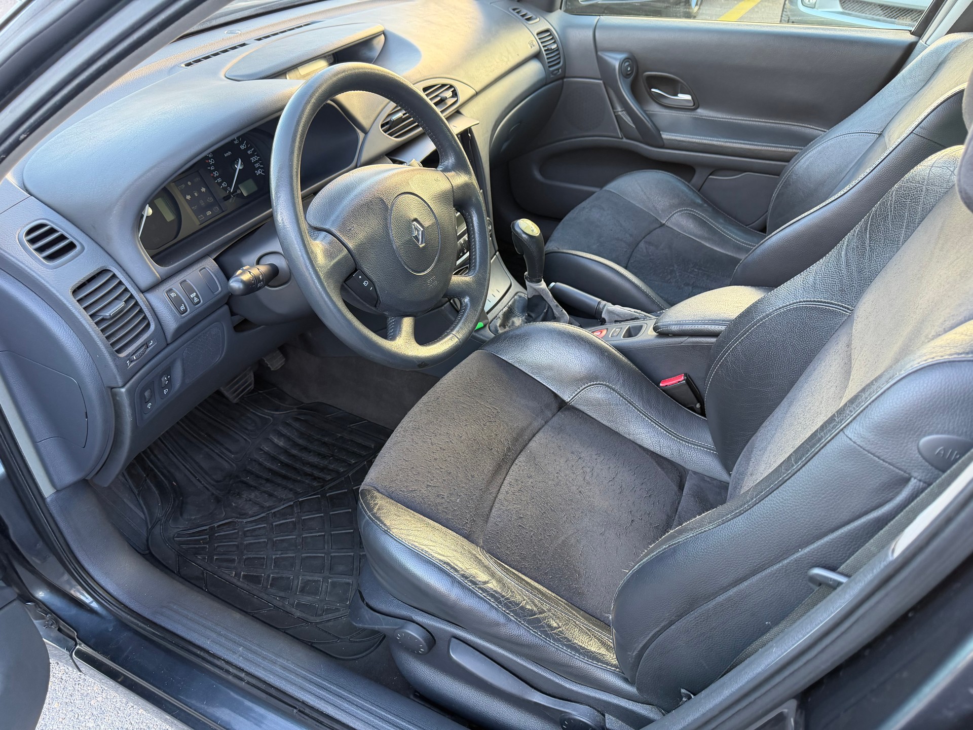 RENAULT Laguna Grandtour 2.2 dCi Dynamique-image-7