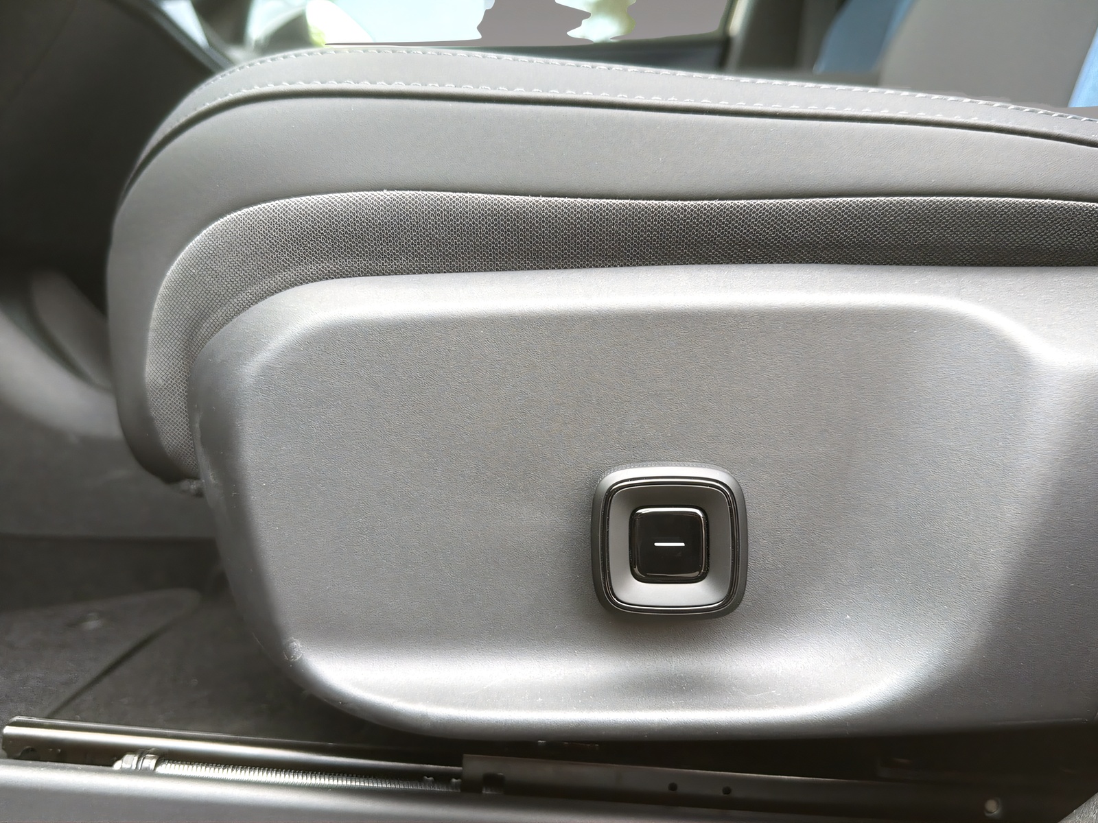 VOLVO EX30 E60 Twin Ultra Performance AWD-image-14