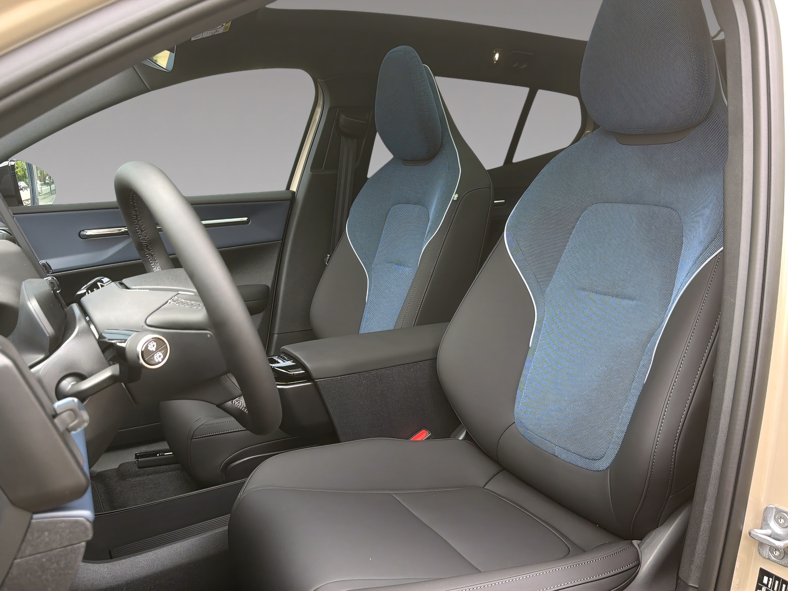 VOLVO EX30 E60 Twin Ultra Performance AWD-image-5