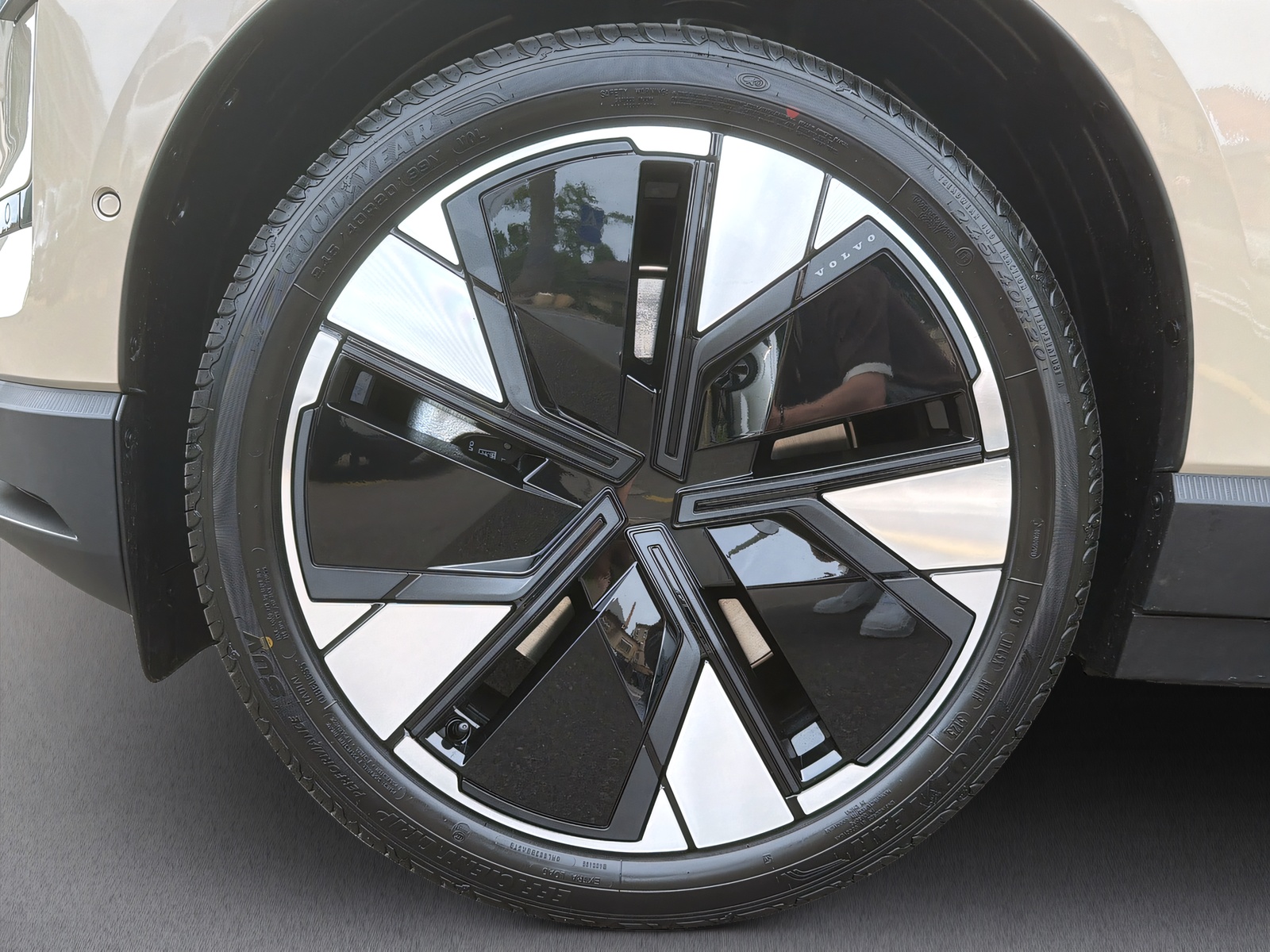 VOLVO EX30 E60 Twin Ultra Performance AWD-image-19