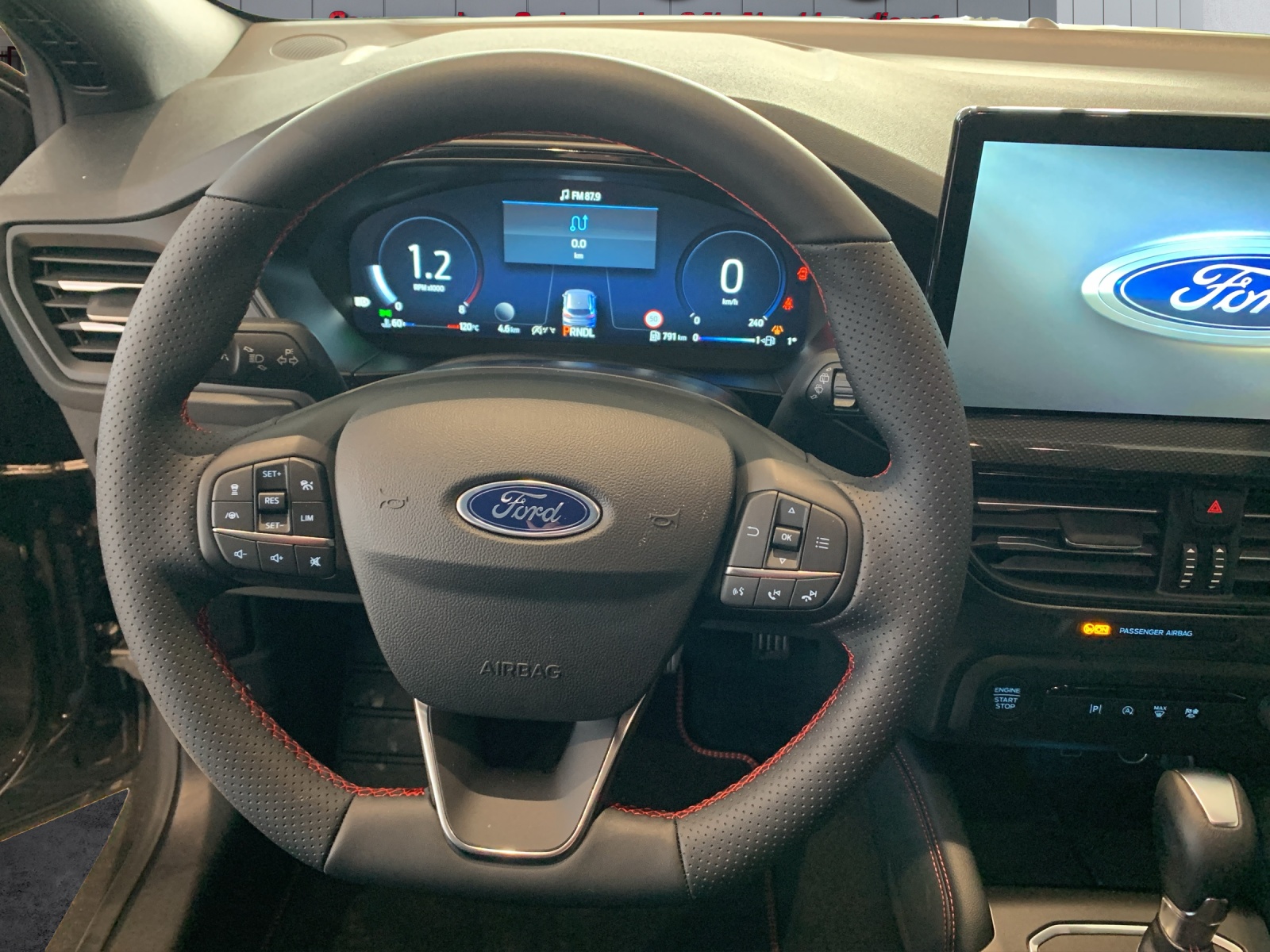 FORD Focus SW 1.0i EcoB Hybrid 155 ST-Line X-image-8