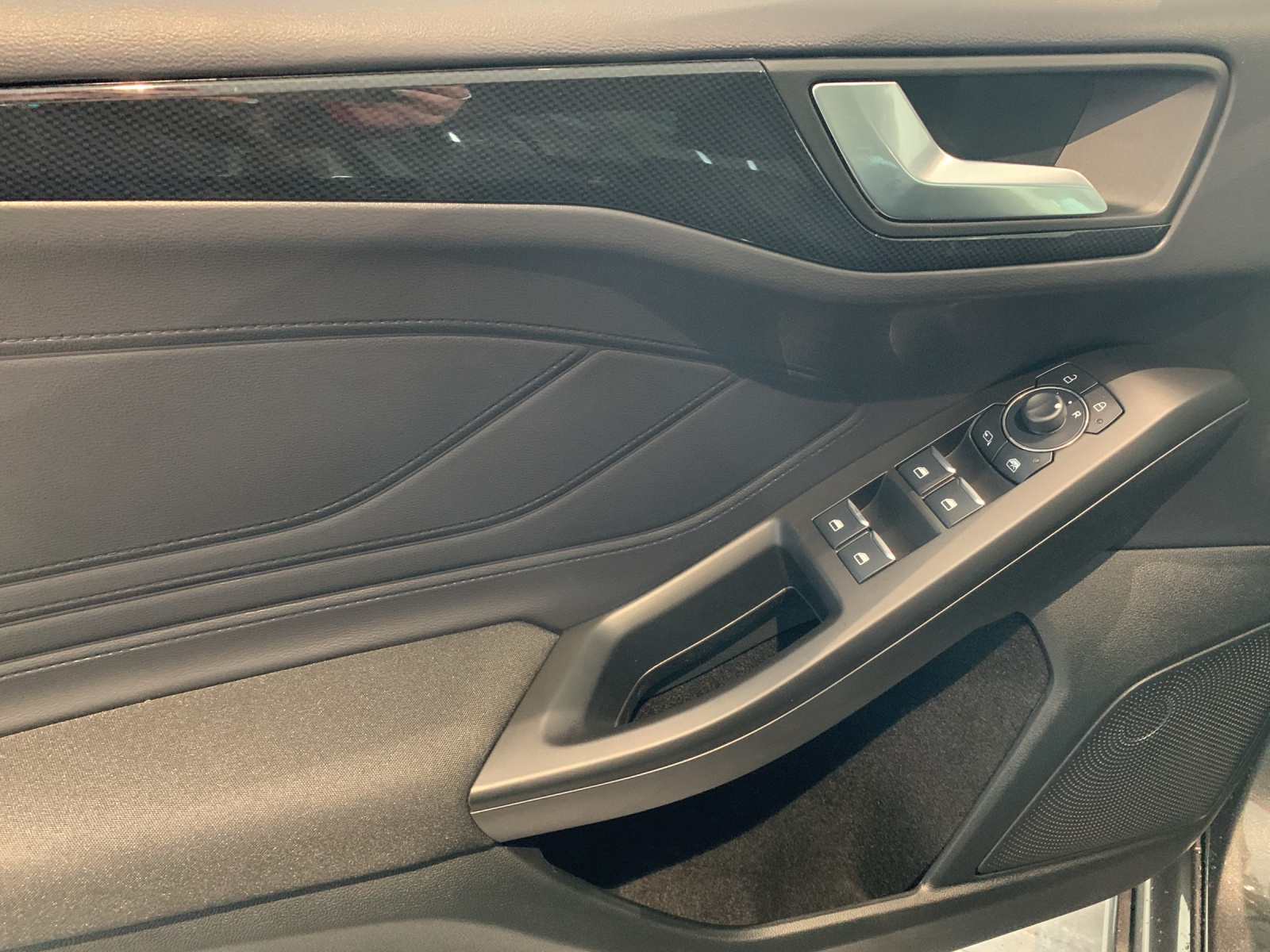 FORD Focus SW 1.0i EcoB Hybrid 155 ST-Line X-image-7