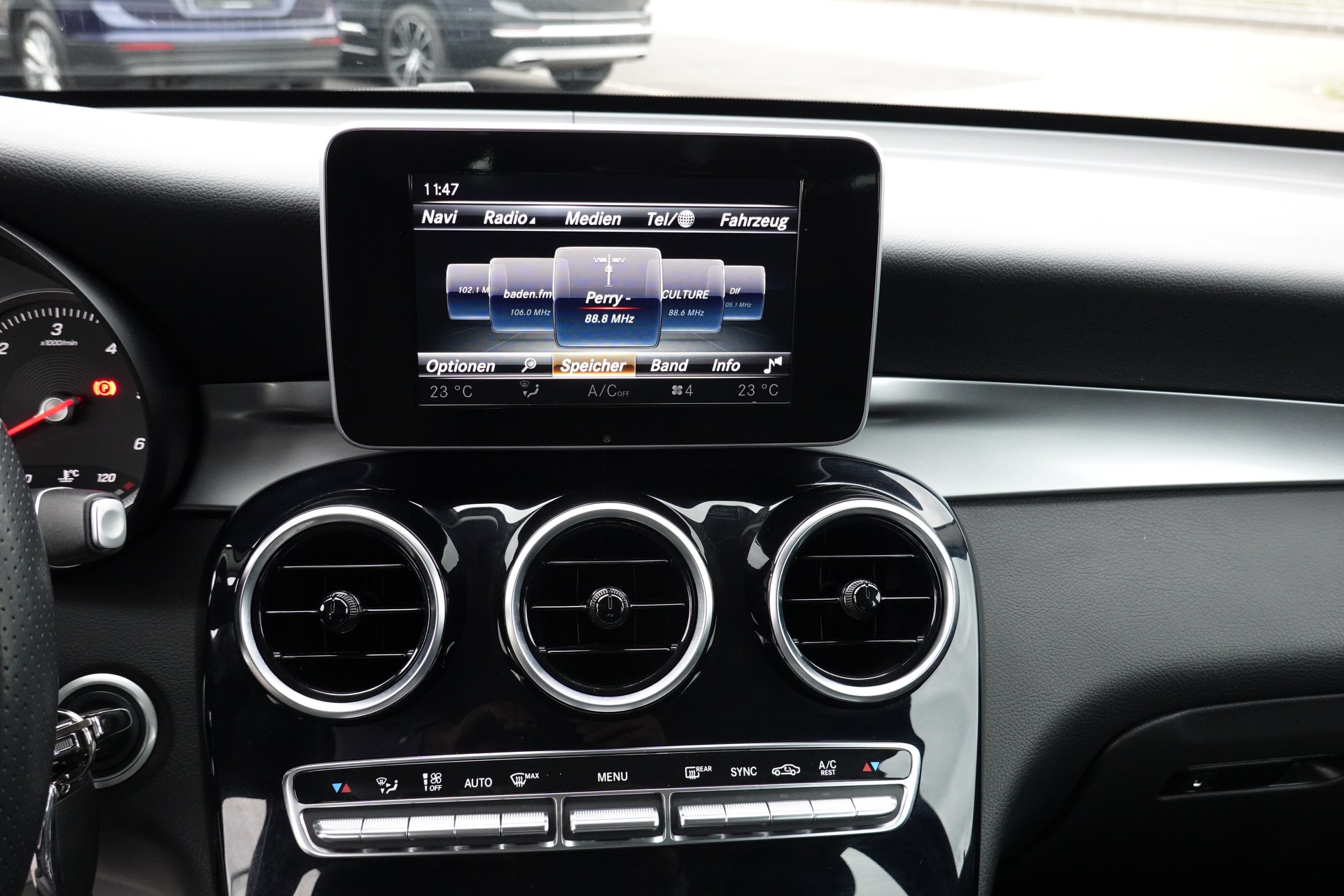 MERCEDES-BENZ GLC 220 D 4MATIC - 9G-TRONIC - 170 PS-image-9