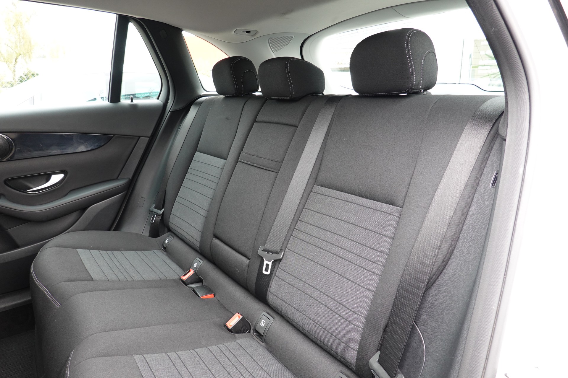 MERCEDES-BENZ GLC 220 D 4MATIC - 9G-TRONIC - 170 PS-image-13