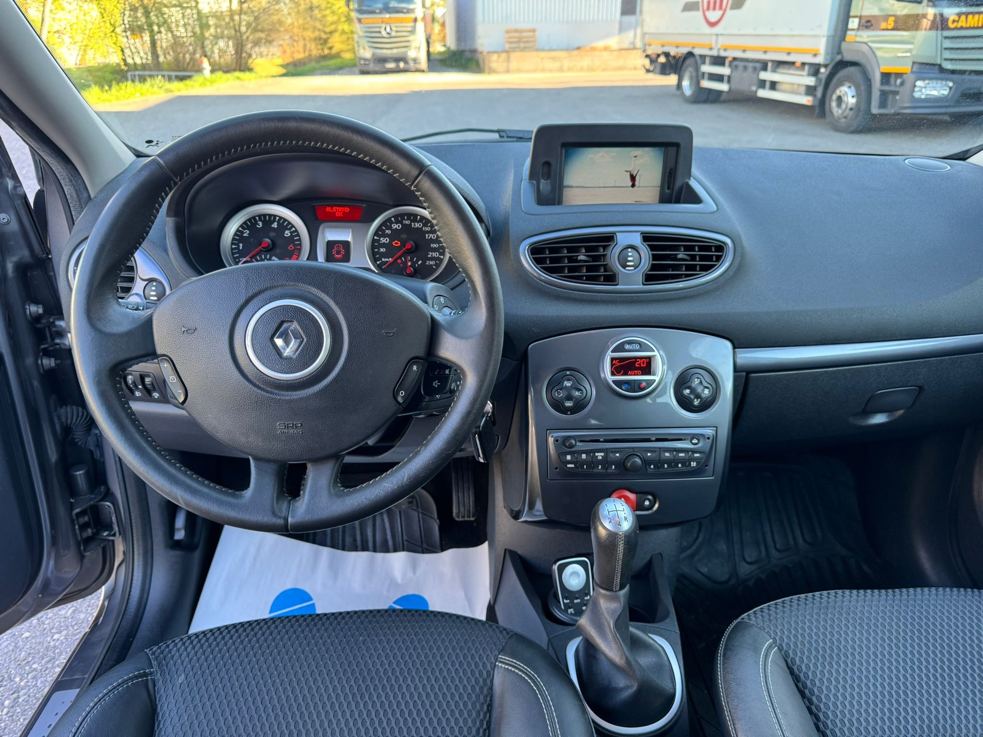 RENAULT Clio Grandtour 1.2 16V Turbo Dynamique-image-15