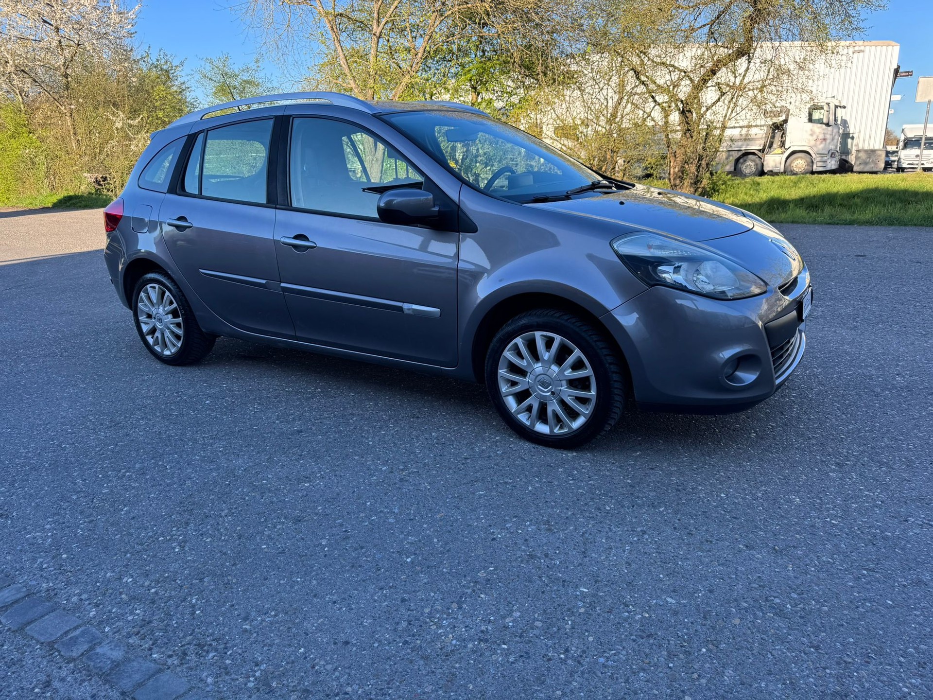 RENAULT Clio Grandtour 1.2 16V Turbo Dynamique-showroom-element-1
