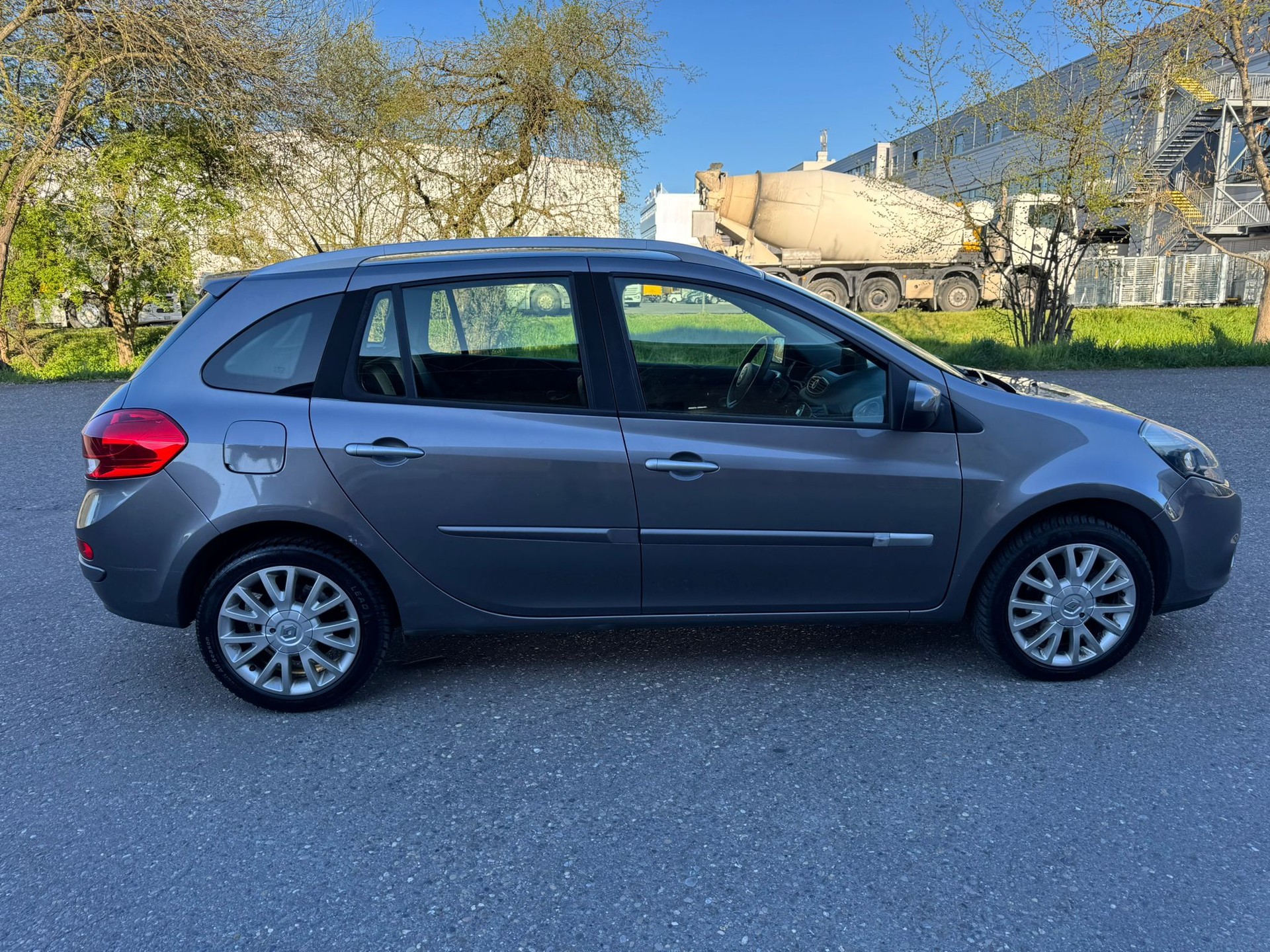 RENAULT Clio Grandtour 1.2 16V Turbo Dynamique-image-8