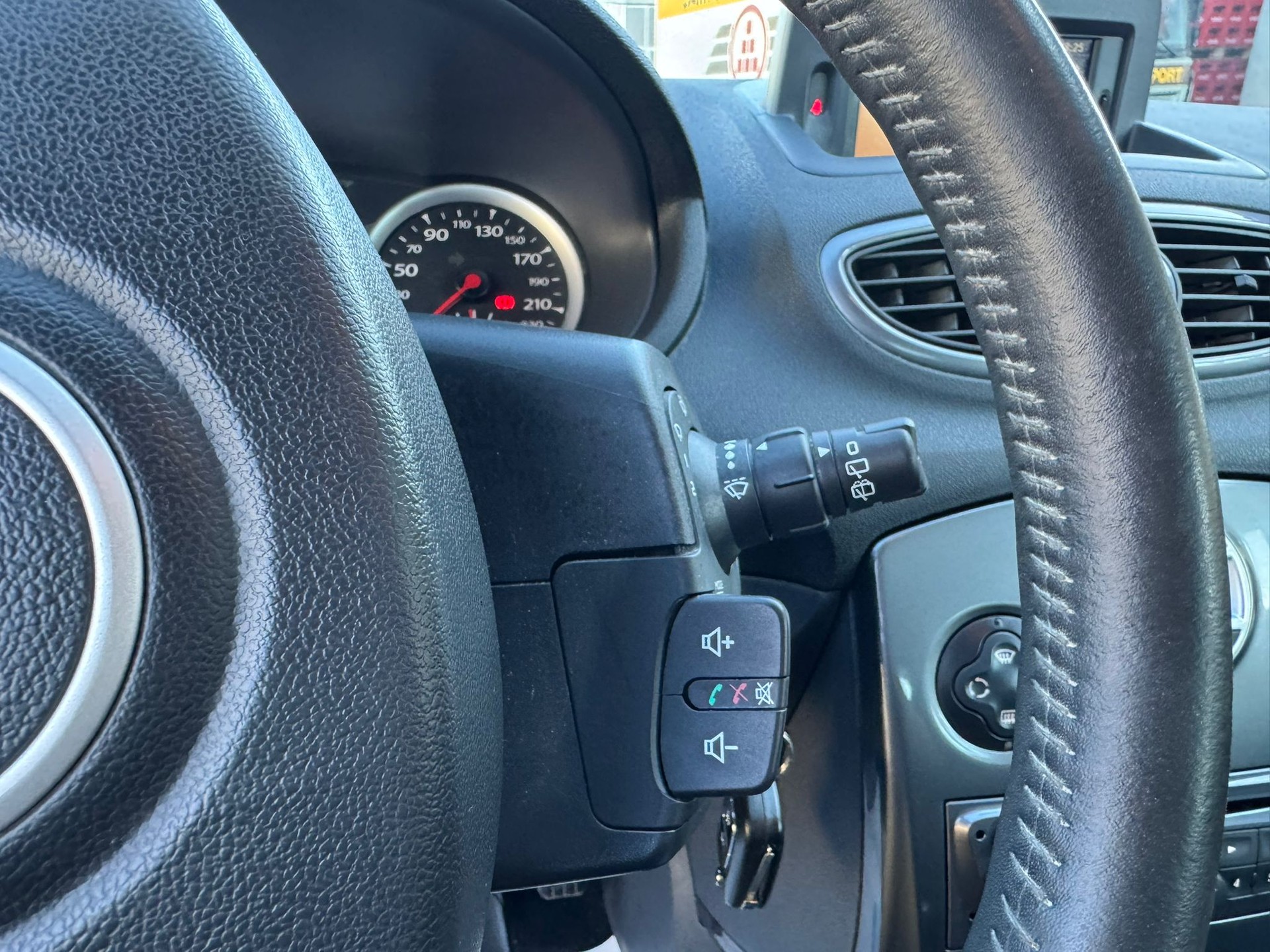 RENAULT Clio Grandtour 1.2 16V Turbo Dynamique-image-18