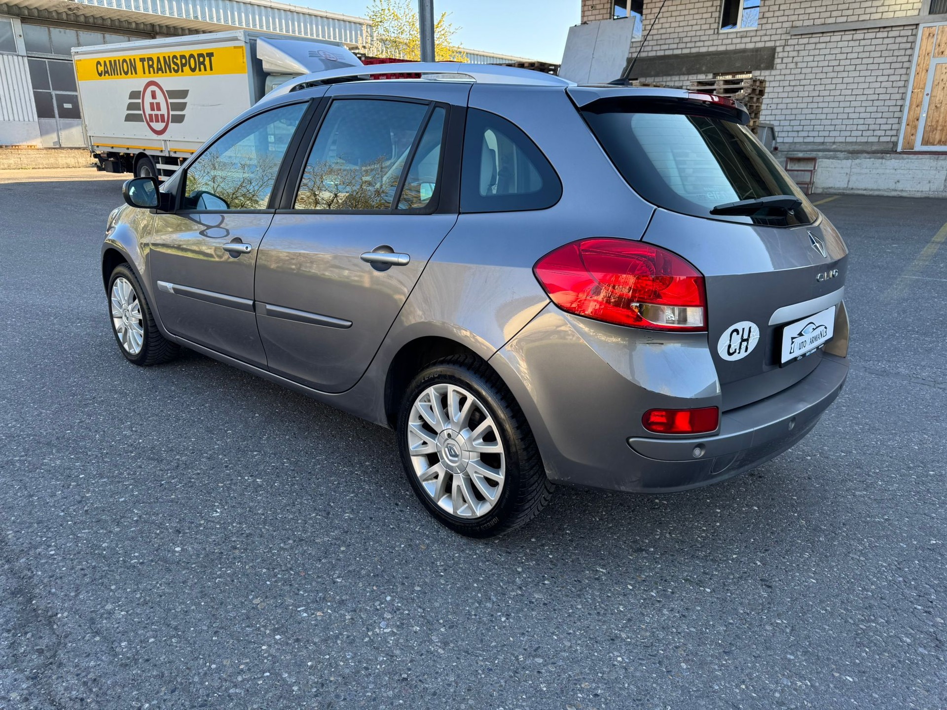 RENAULT Clio Grandtour 1.2 16V Turbo Dynamique-image-4