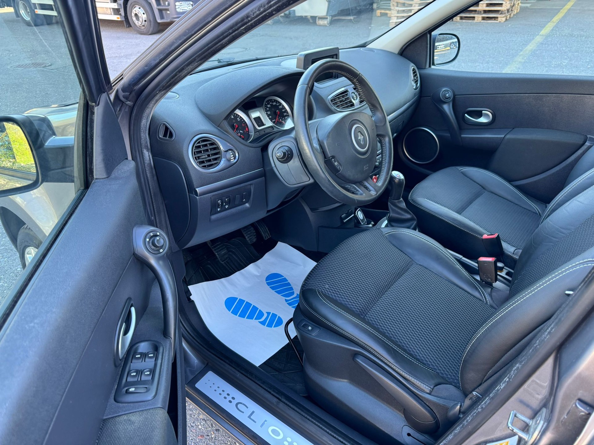 RENAULT Clio Grandtour 1.2 16V Turbo Dynamique-image-12
