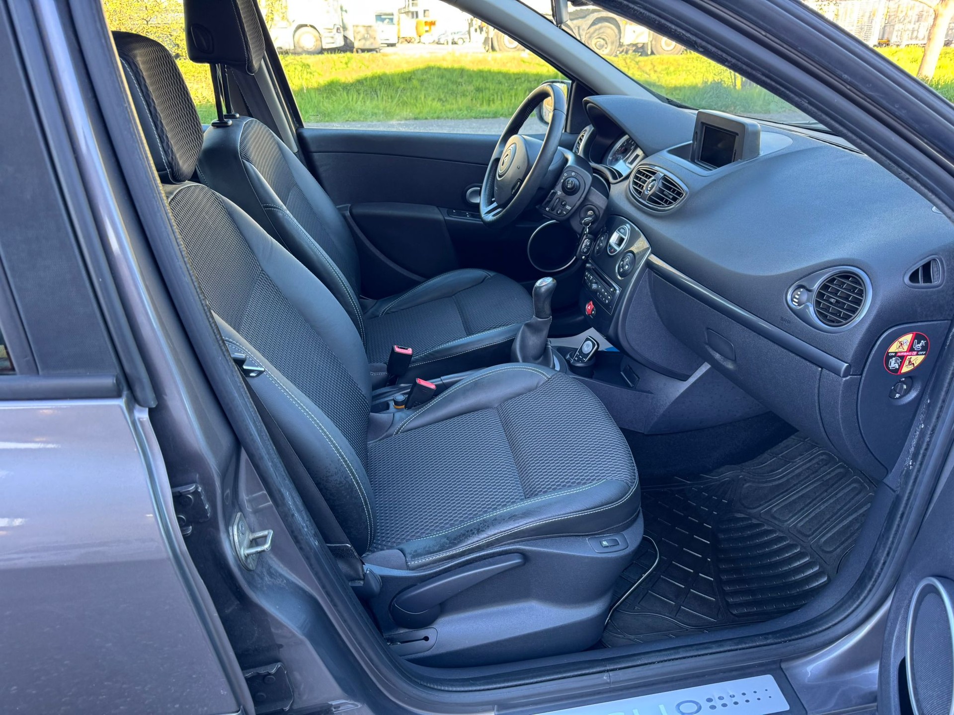 RENAULT Clio Grandtour 1.2 16V Turbo Dynamique-image-9
