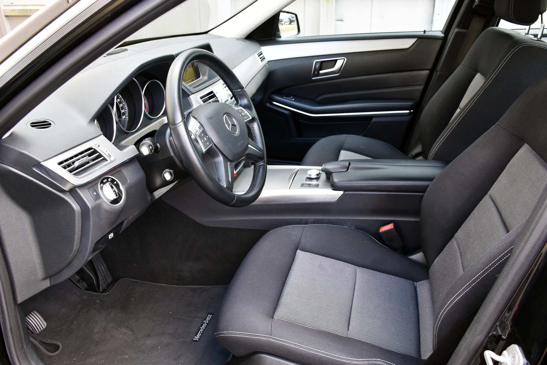 MERCEDES-BENZ E 220 CDI 7G-Tronic Classic-image-7