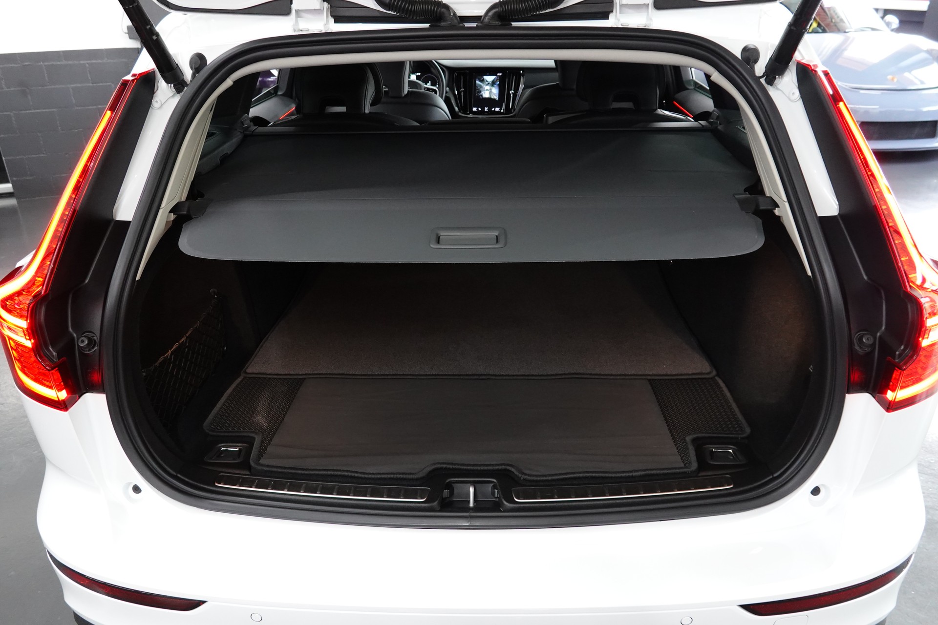 VOLVO V60 T6 eAWD TWIN ENGINE INSCRIPTION GEARTRONIC CH-FZ-image-33