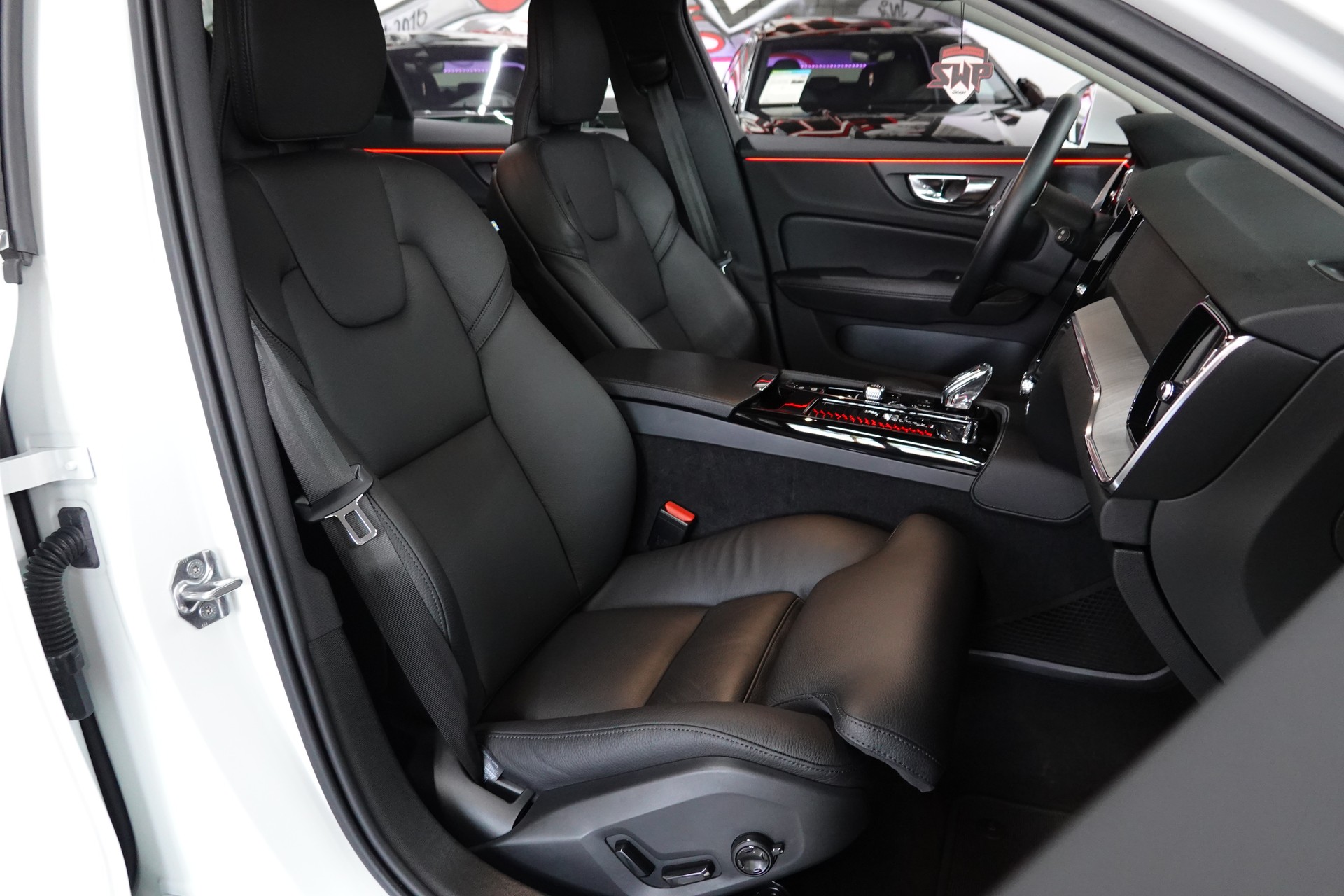 VOLVO V60 T6 eAWD TWIN ENGINE INSCRIPTION GEARTRONIC CH-FZ-image-38
