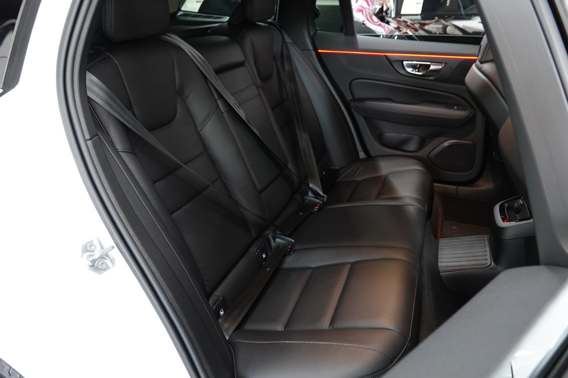 VOLVO V60 T6 eAWD TWIN ENGINE INSCRIPTION GEARTRONIC CH-FZ-image-35
