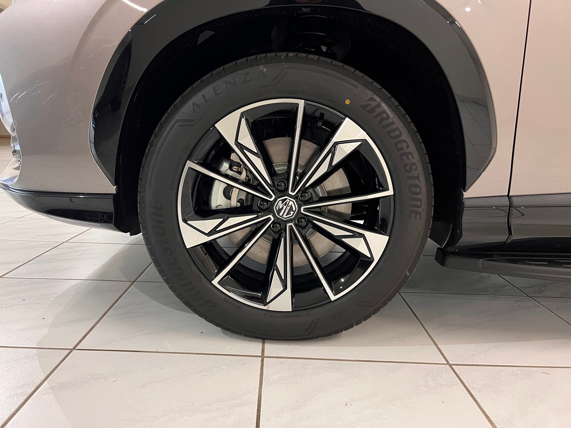 MG HS 1.5 T PHEV Luxury-image-5