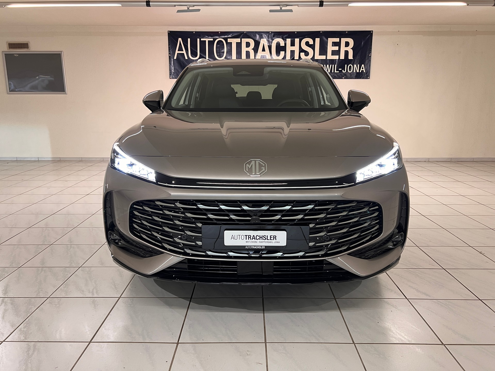 MG HS 1.5 T PHEV Luxury-image-1