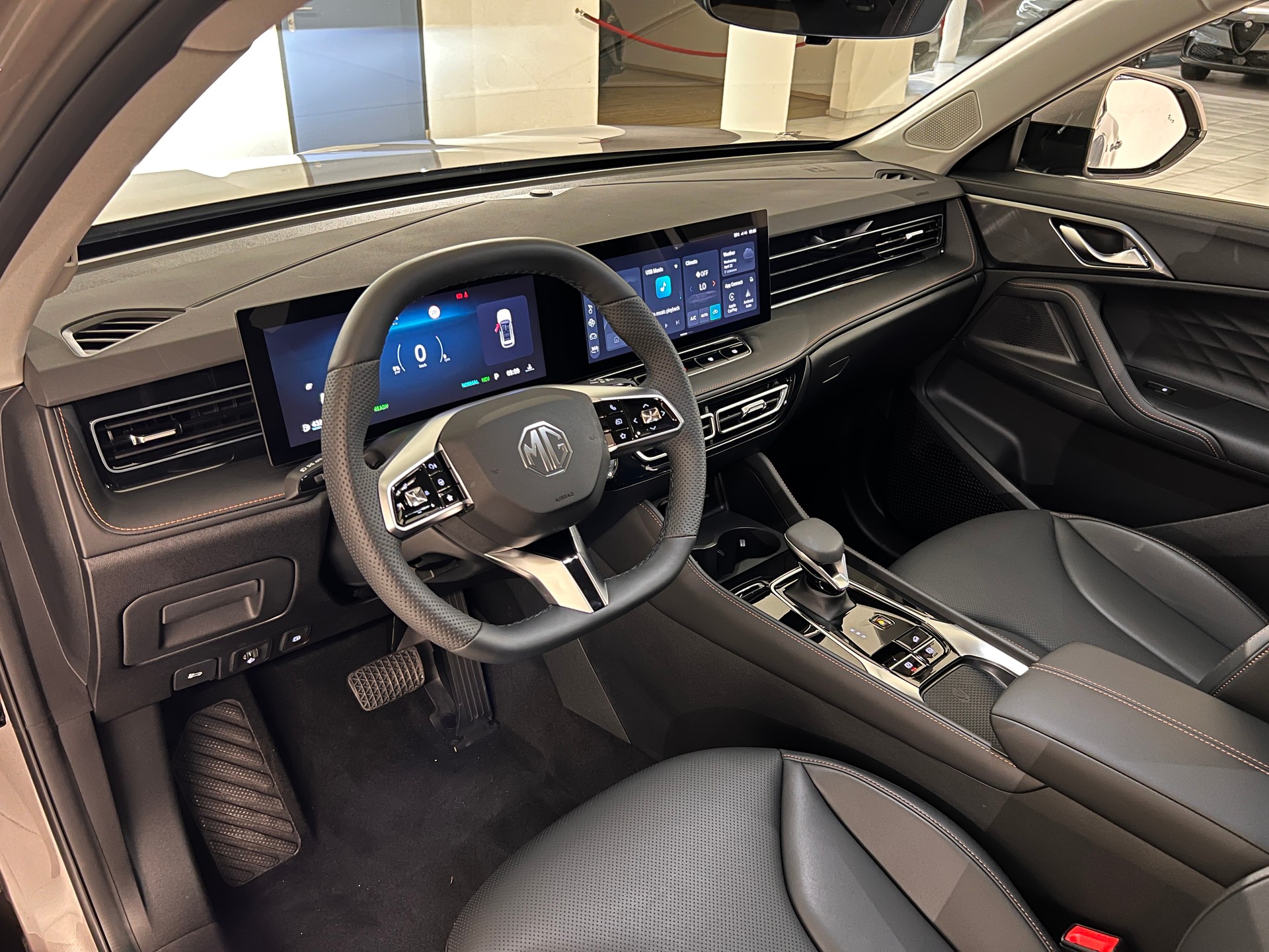 MG HS 1.5 T PHEV Luxury-image-9