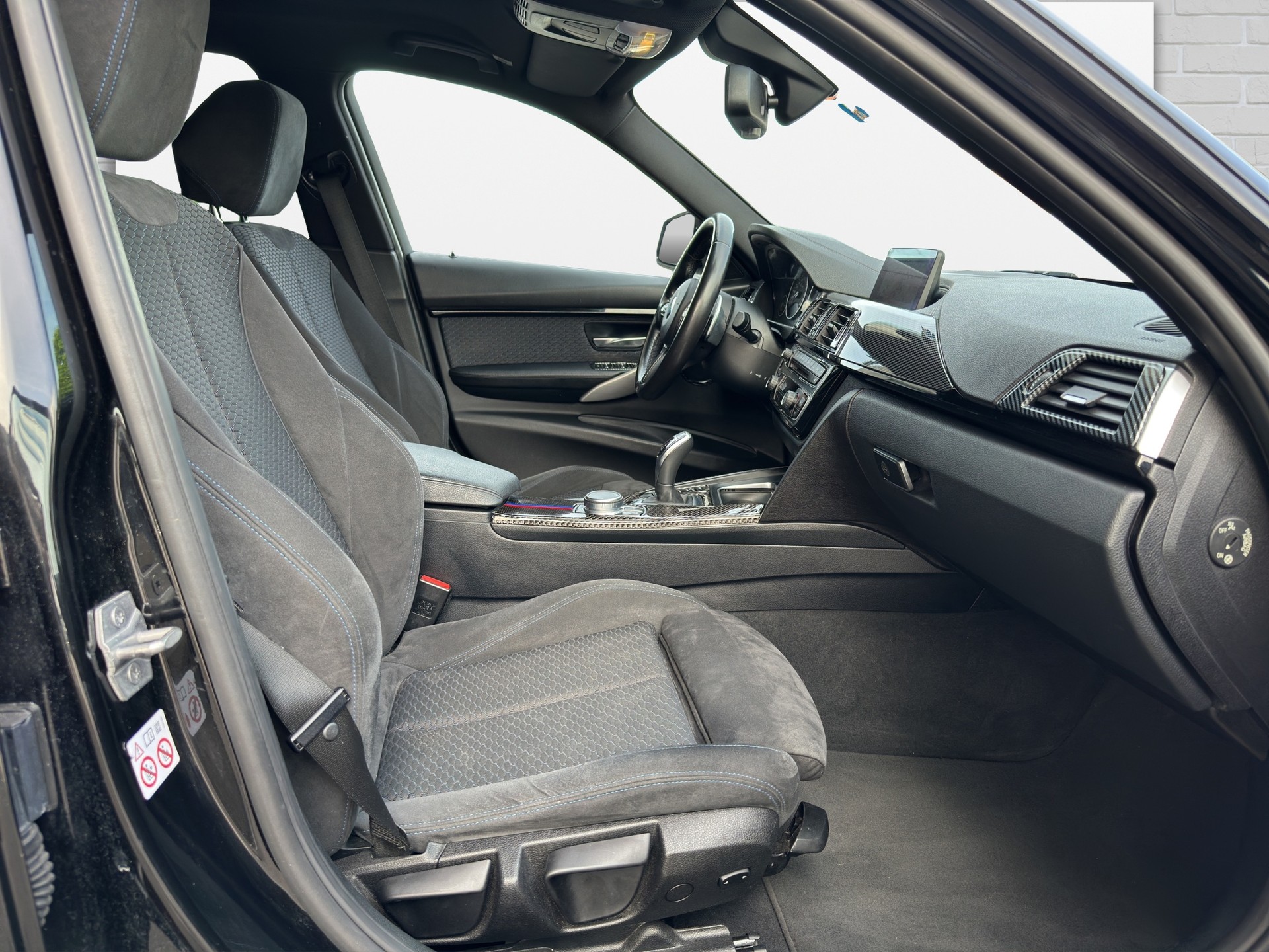 BMW 320d xDrive Touring Edition M Sport Steptronic-image-12