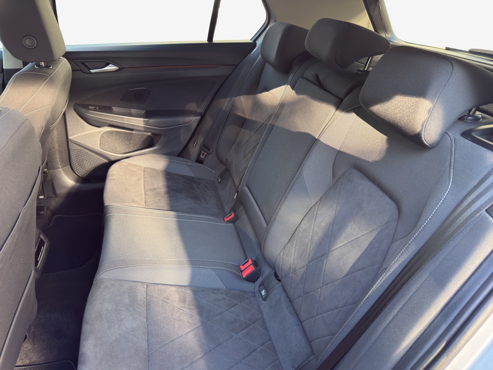 VW Golf 1.5 eTSI mHEV ACT Style DSG-image-11