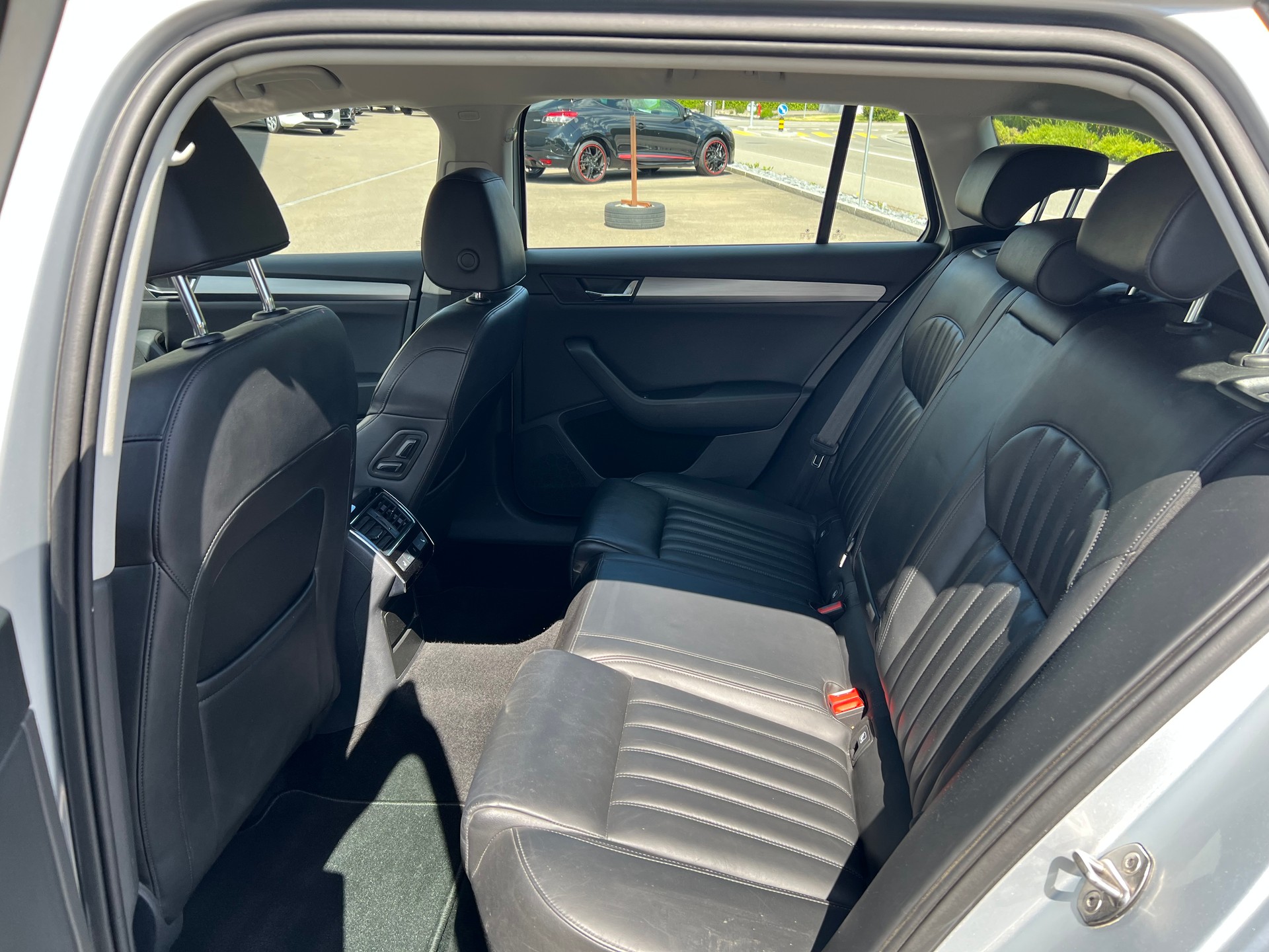 SKODA Superb Combi 2.0 TDi Style 4x4 DSG-image-18