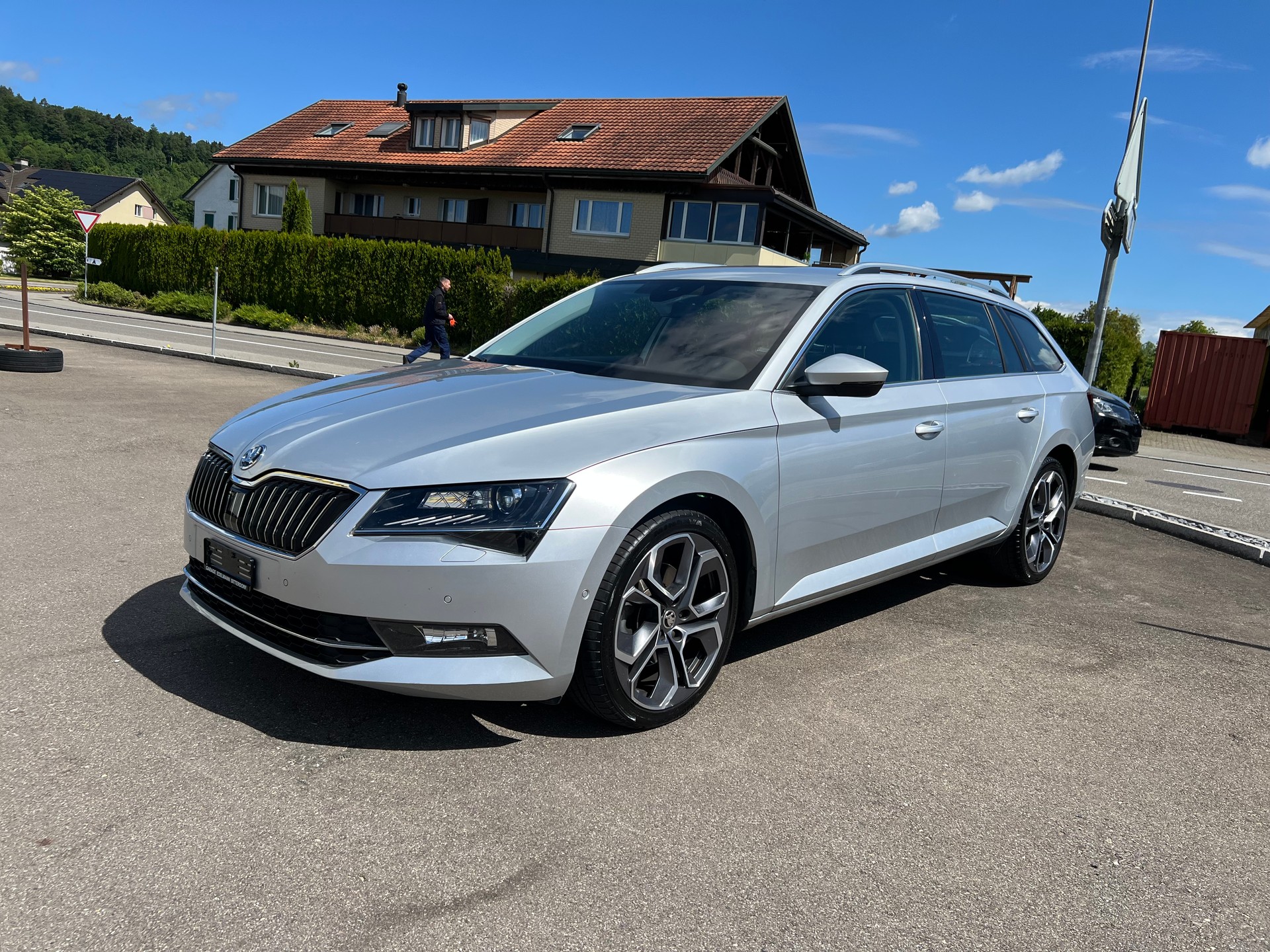 SKODA Superb Combi 2.0 TDi Style 4x4 DSG-image-1