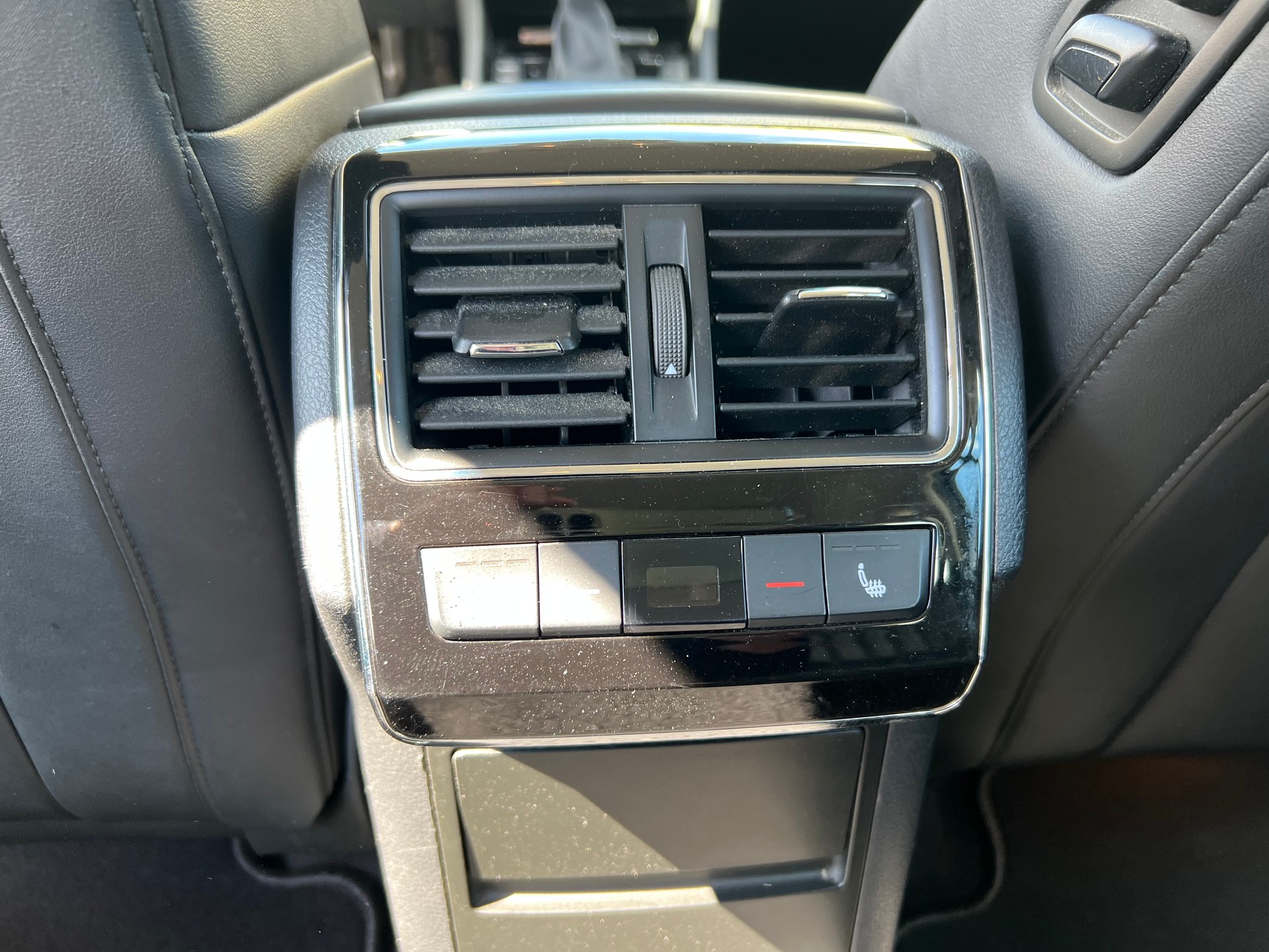 SKODA Superb Combi 2.0 TDi Style 4x4 DSG-image-19
