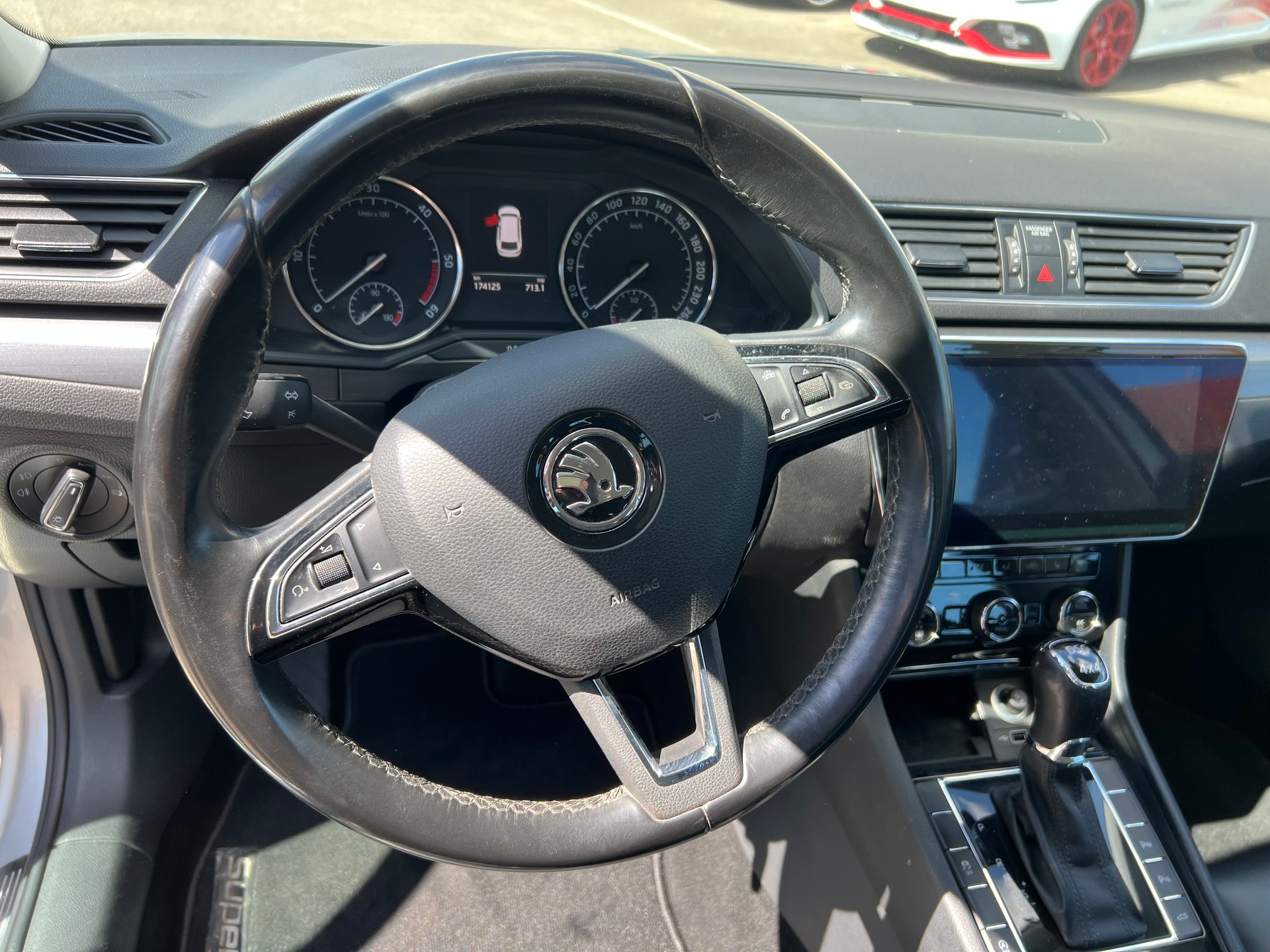 SKODA Superb Combi 2.0 TDi Style 4x4 DSG-image-12