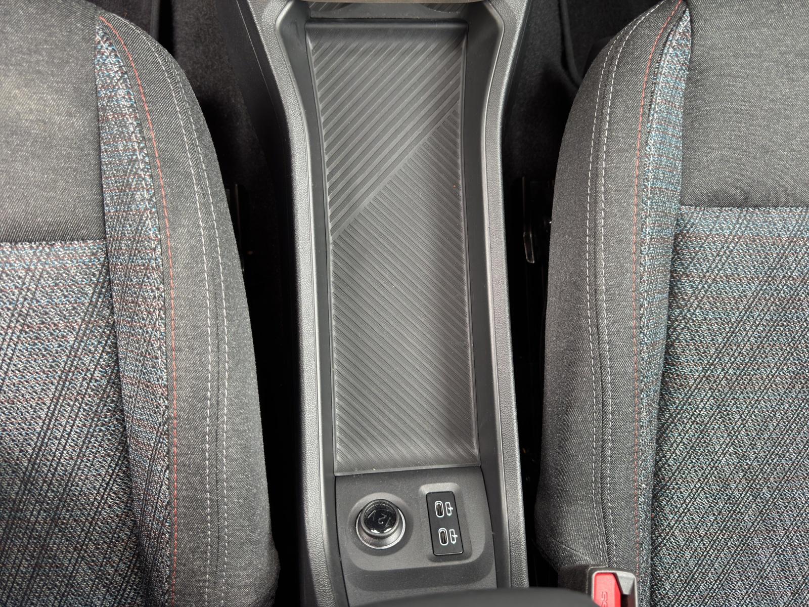 MINI F66 1.5i Cooper C Essential Trim-image-15