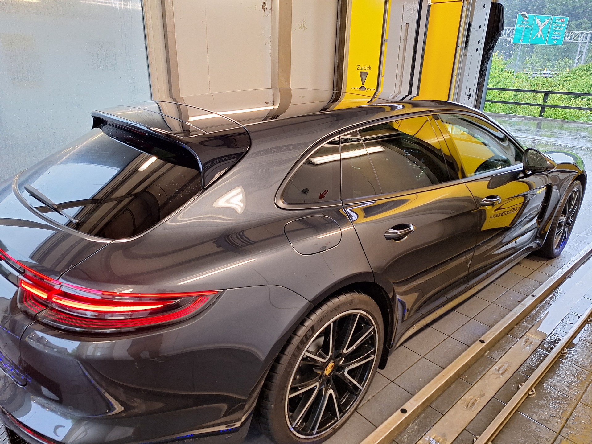PORSCHE 2.9 V6 4 E-Hybrid - Heads-Up-Display-image-1