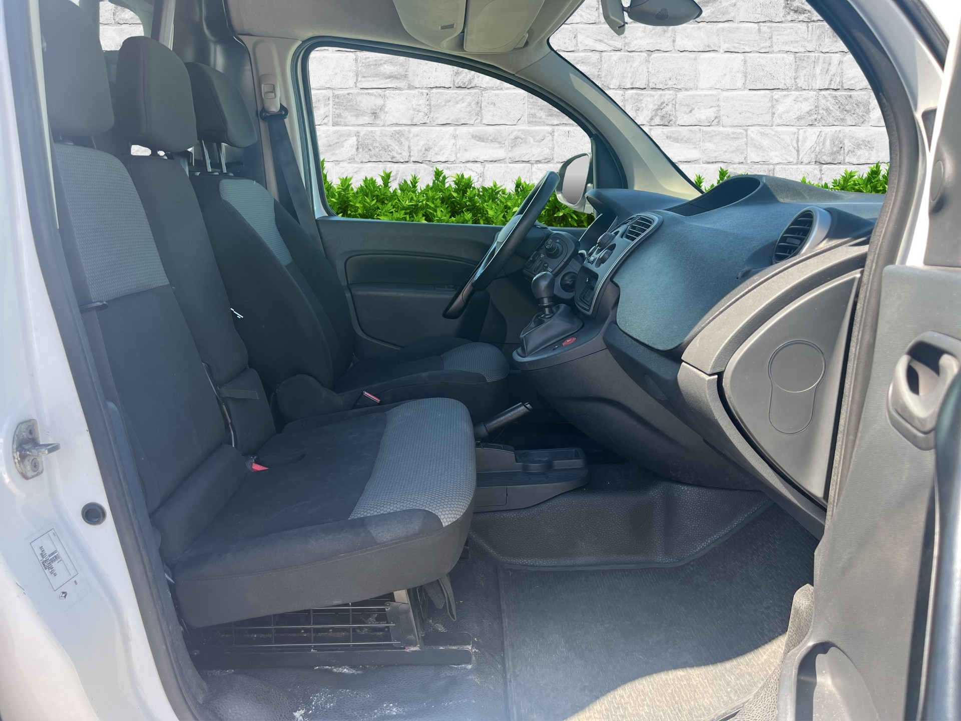 RENAULT Kangoo Medium TCe 115 ENERGY Business-image-9