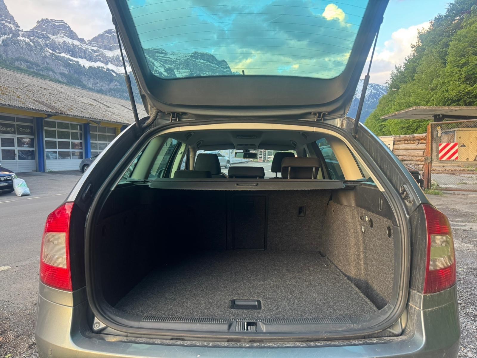 SKODA Octavia Combi 1.6 TDI Elegance 4x4-image-7