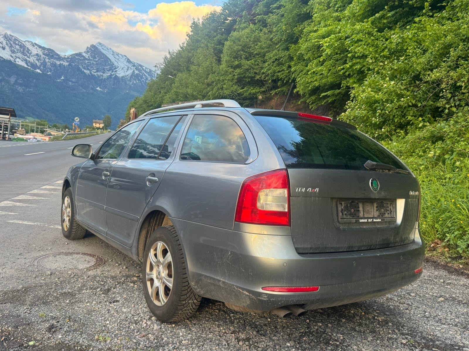 SKODA Octavia Combi 1.6 TDI Elegance 4x4-image-8
