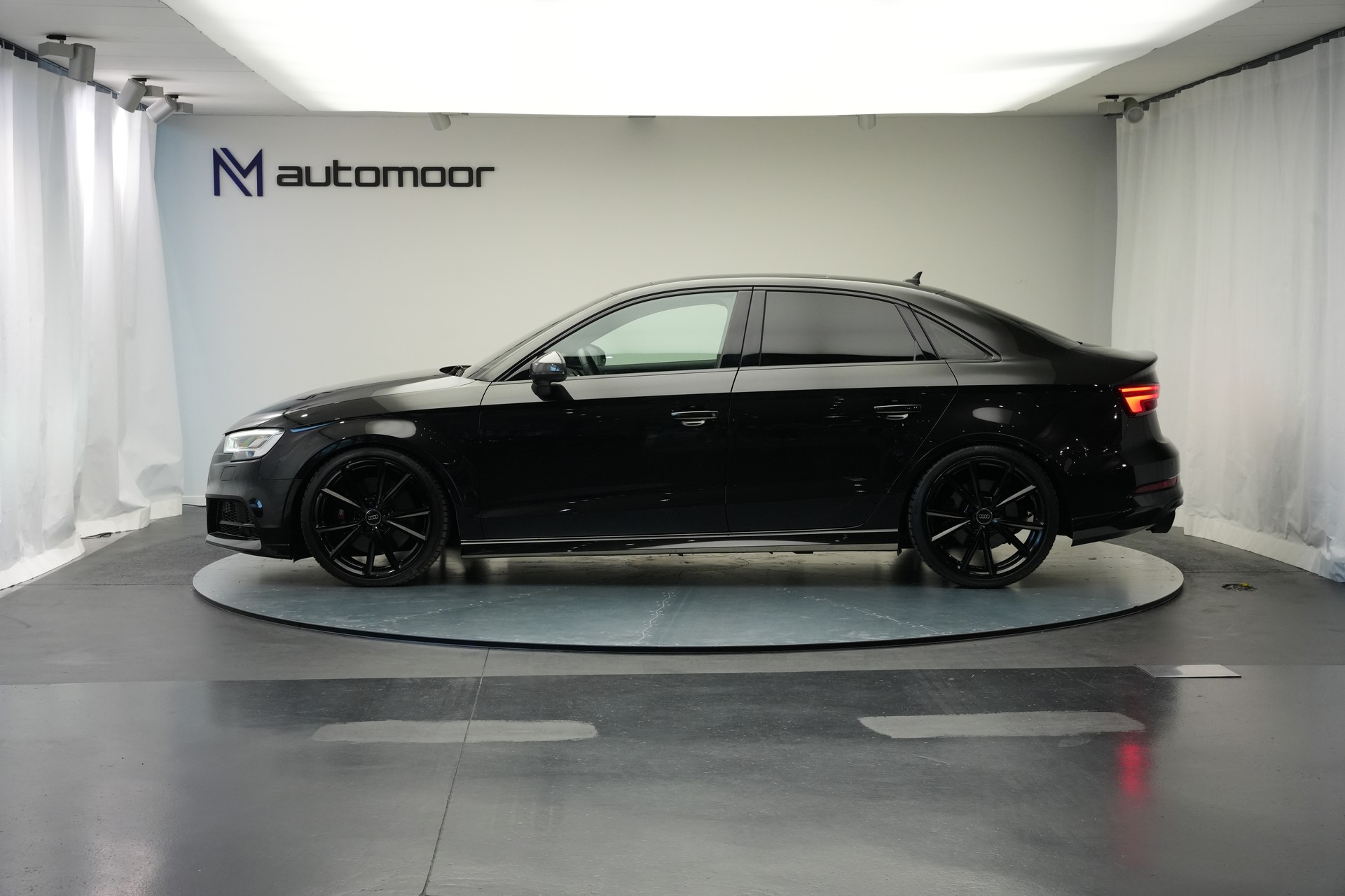 AUDI S3 Limousine 2.0 TFSI quattro S-tronic *Pantherschwarz* *Ego-X Auspuff*-image-7