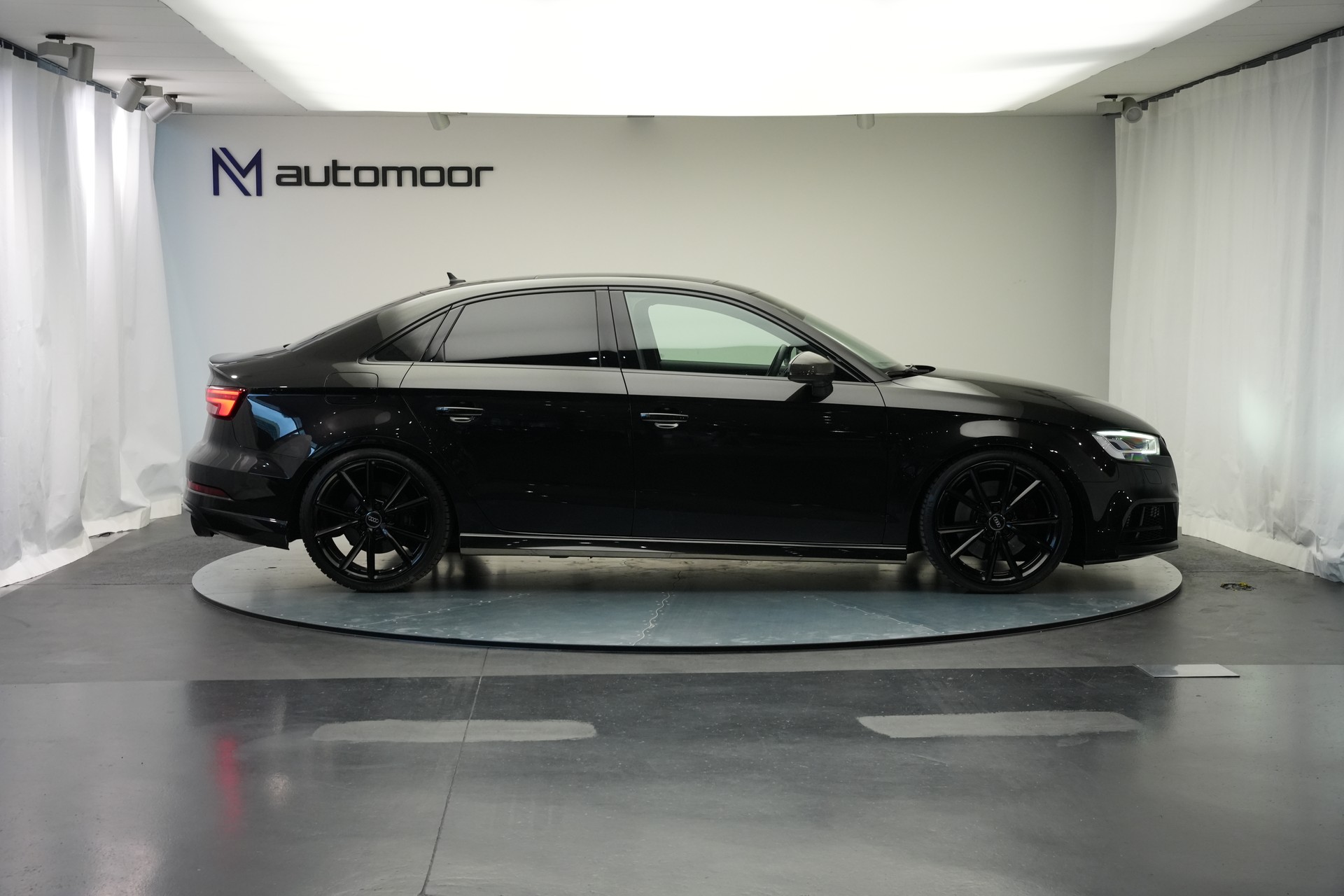 AUDI S3 Limousine 2.0 TFSI quattro S-tronic *Pantherschwarz* *Ego-X Auspuff*-showroom-element-3