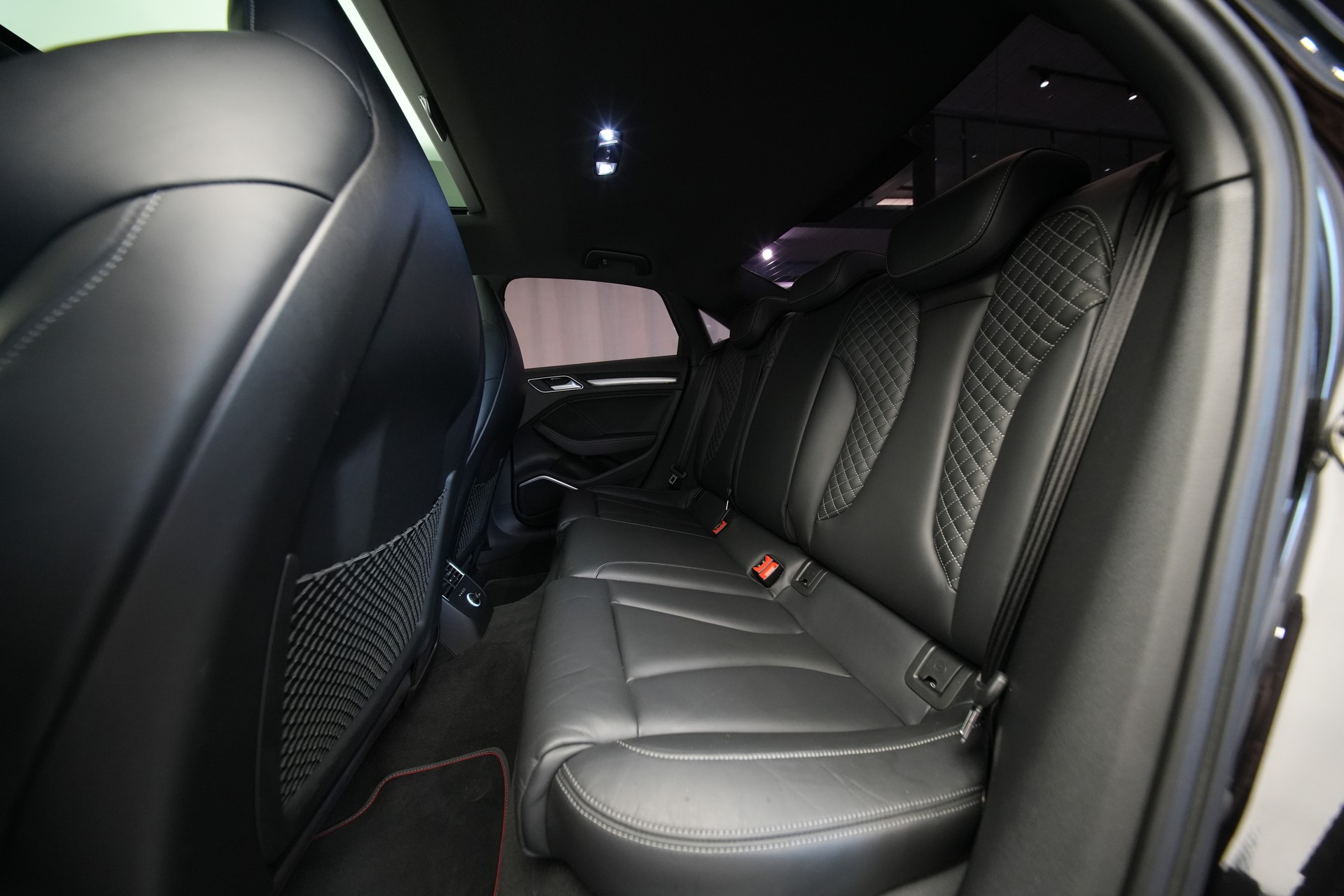 AUDI S3 Limousine 2.0 TFSI quattro S-tronic *Pantherschwarz* *Ego-X Auspuff*-image-18