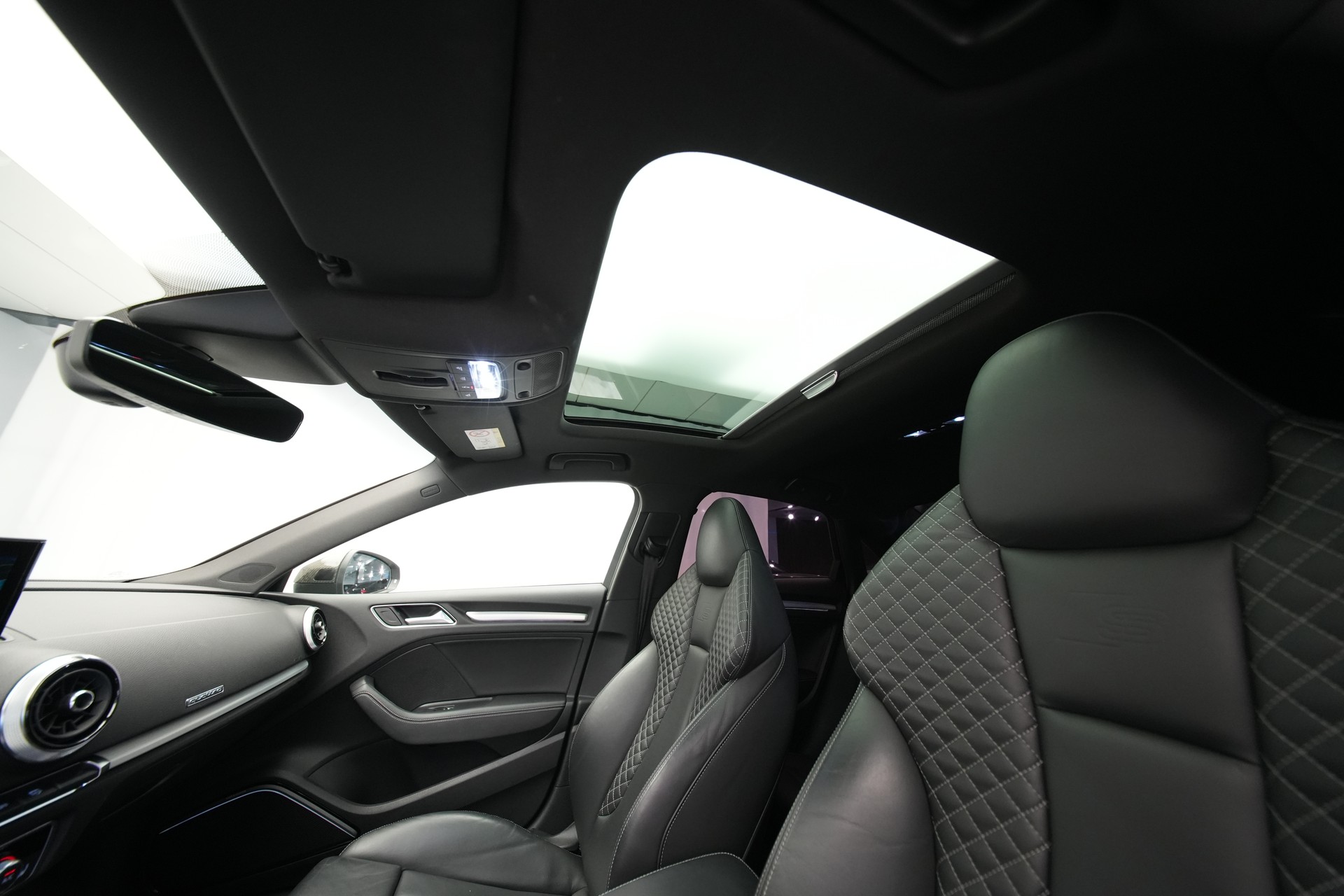 AUDI S3 Limousine 2.0 TFSI quattro S-tronic *Pantherschwarz* *Ego-X Auspuff*-image-16