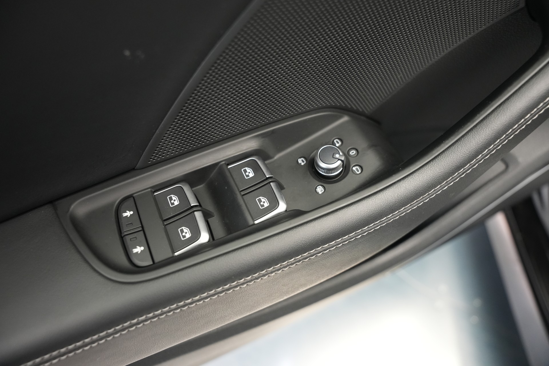 AUDI S3 Limousine 2.0 TFSI quattro S-tronic *Pantherschwarz* *Ego-X Auspuff*-image-23