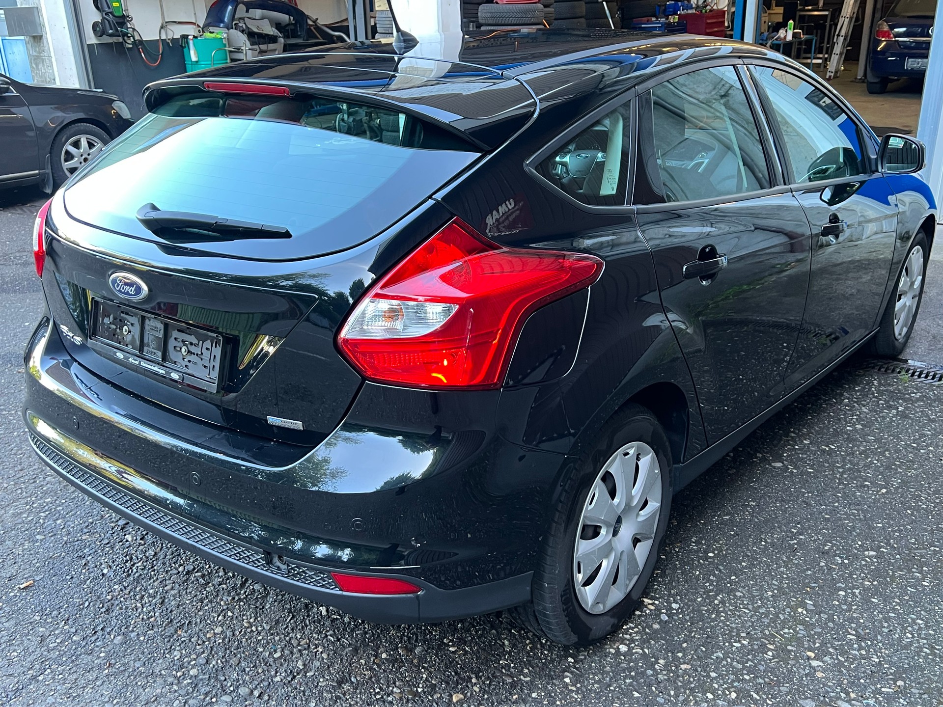 FORD Focus 1.0 SCTi Titanium-image-2