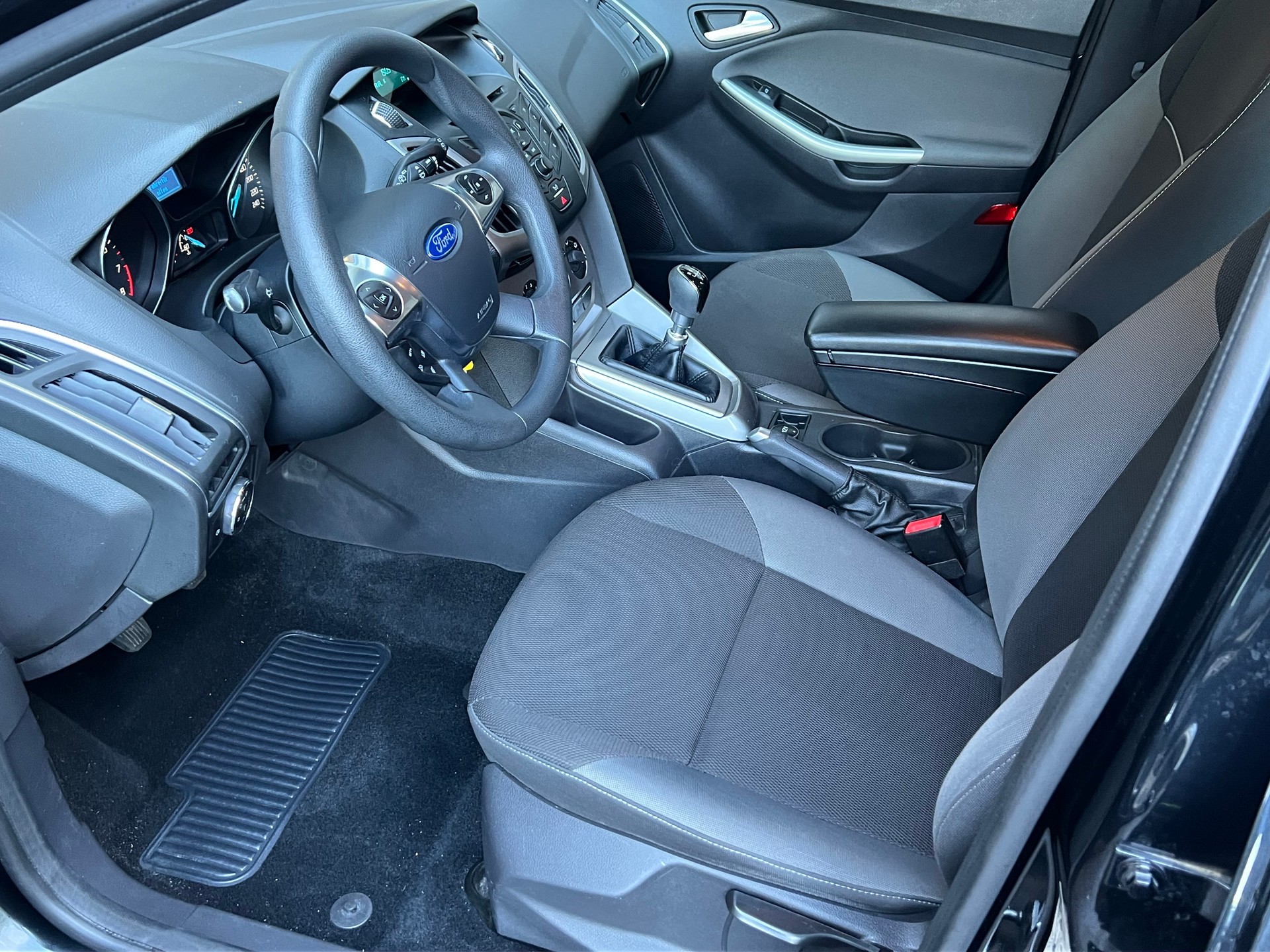 FORD Focus 1.0 SCTi Titanium-image-6