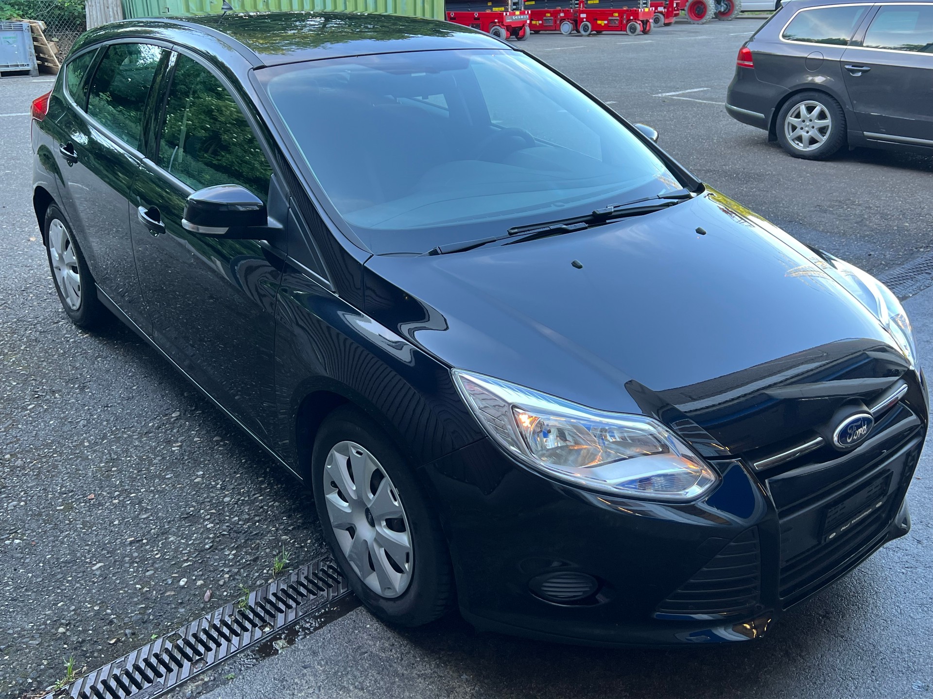 FORD Focus 1.0 SCTi Titanium-image-1