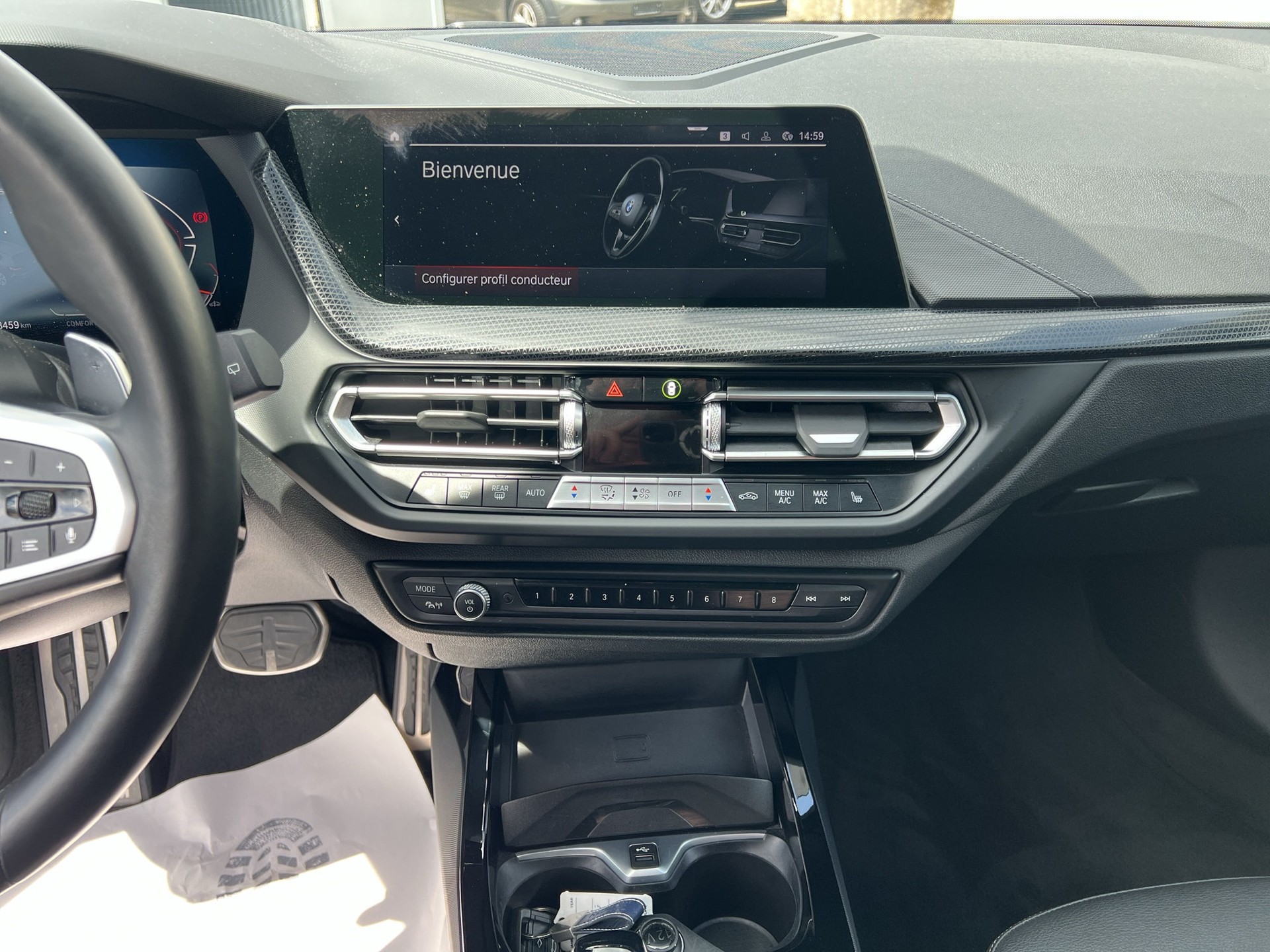 BMW M135i xDrive Steptronic-image-10