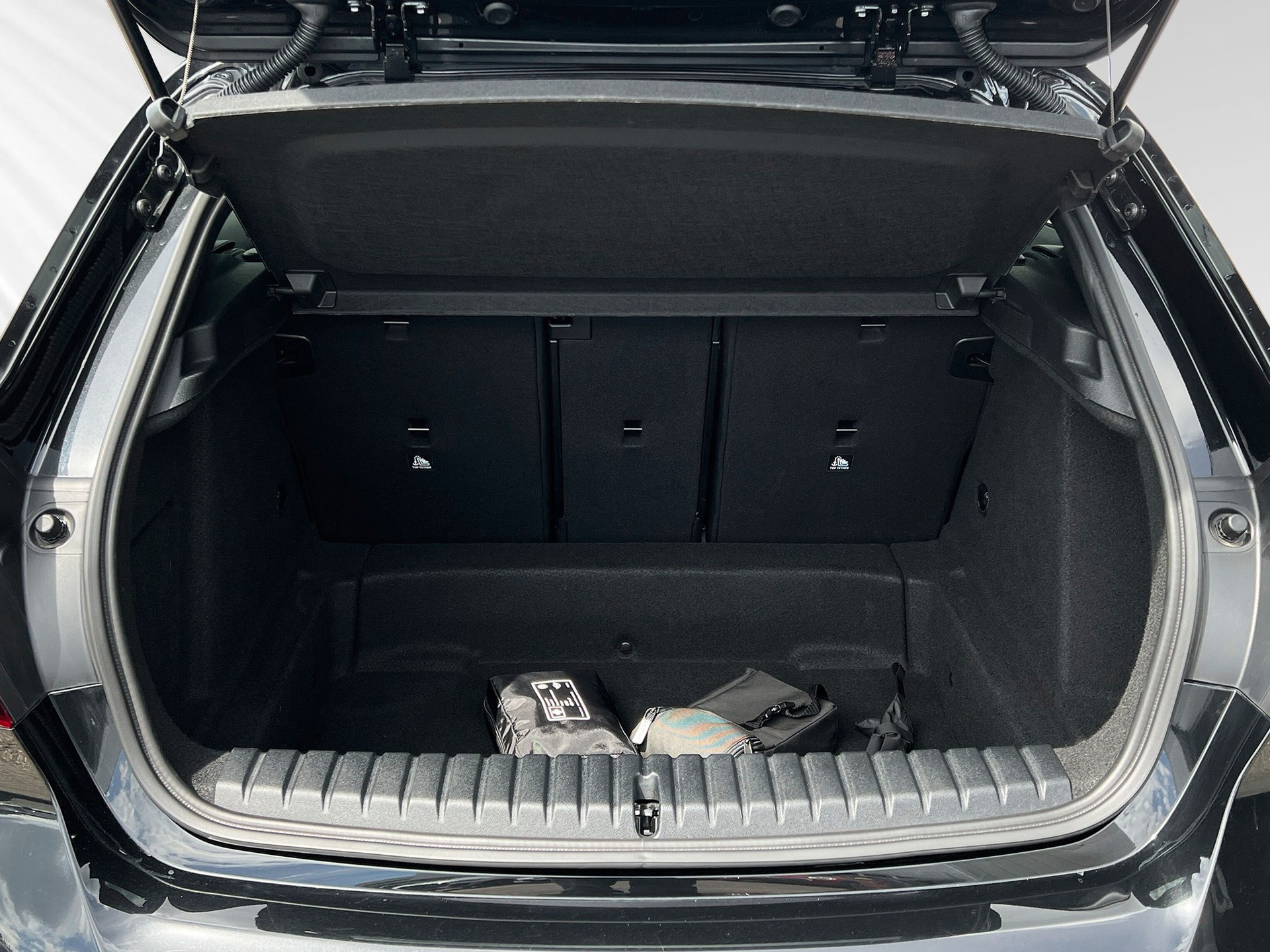BMW M135i xDrive Steptronic-image-7