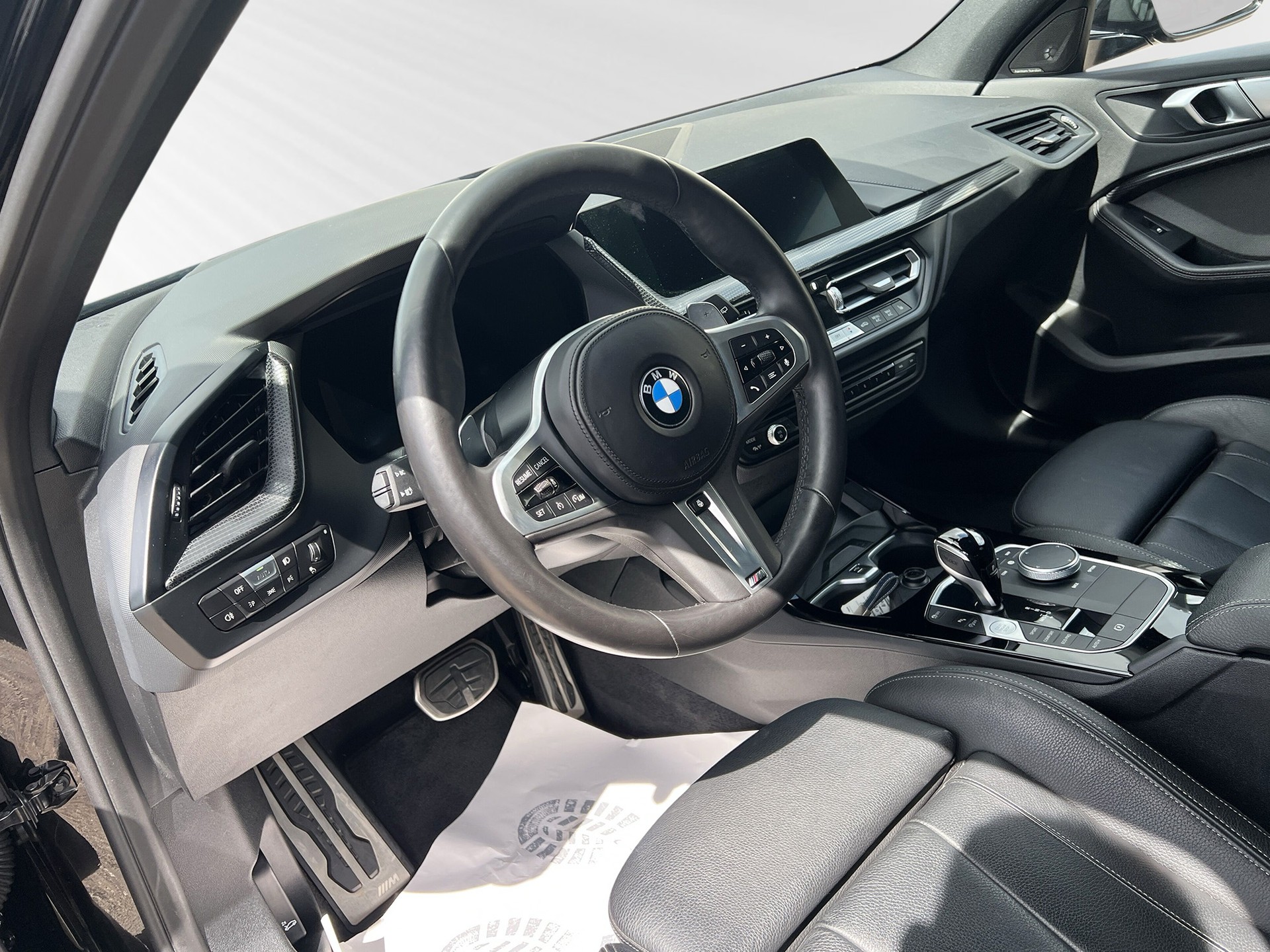 BMW M135i xDrive Steptronic-image-3