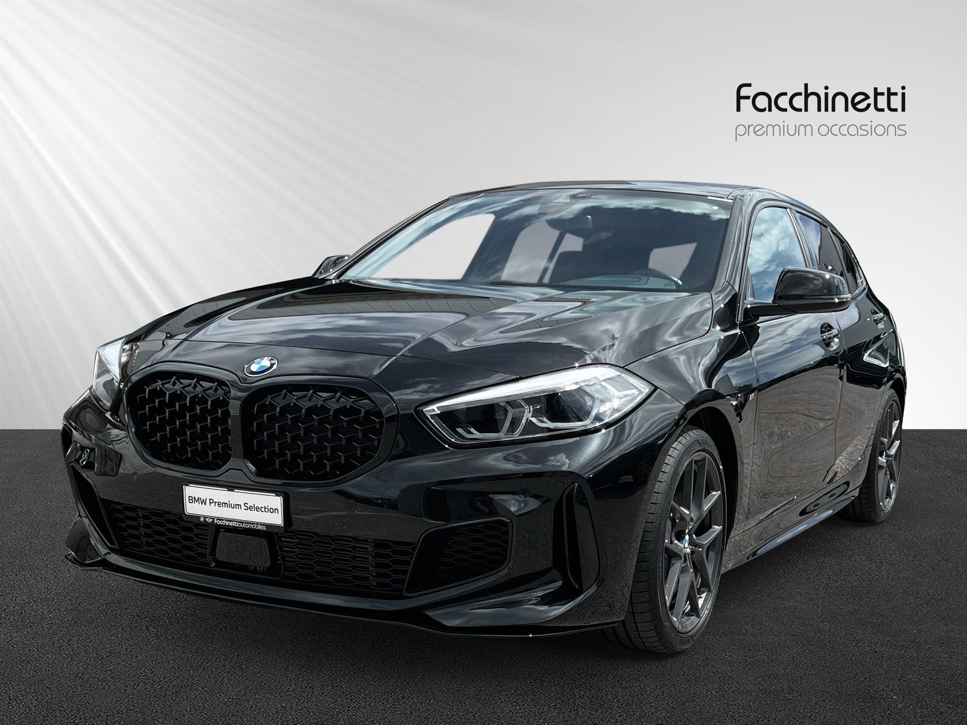 BMW M135i xDrive Steptronic-image-0