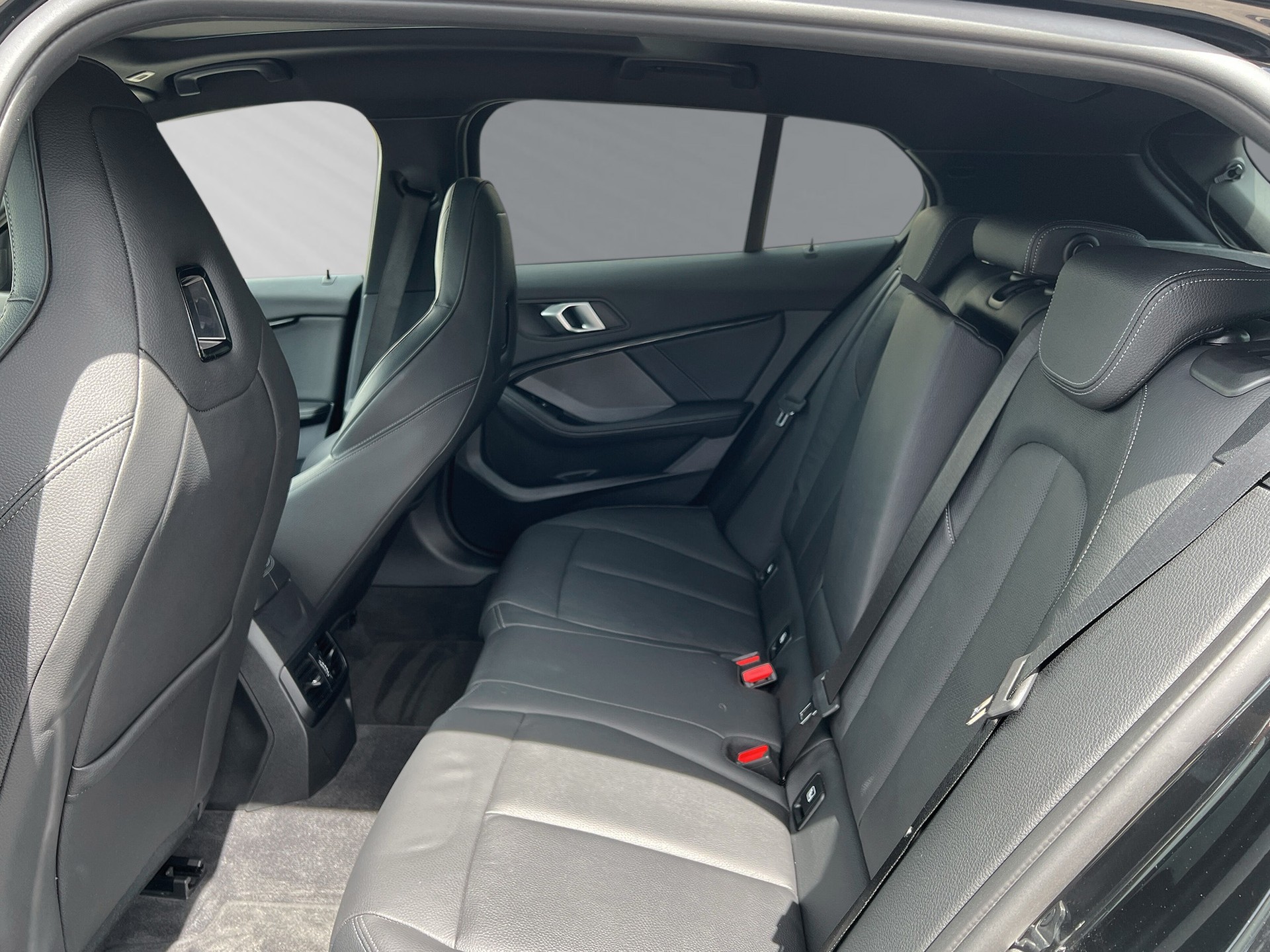 BMW M135i xDrive Steptronic-image-6