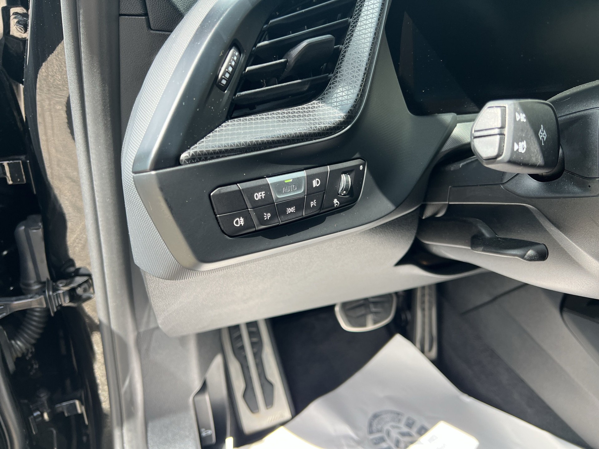 BMW M135i xDrive Steptronic-image-19